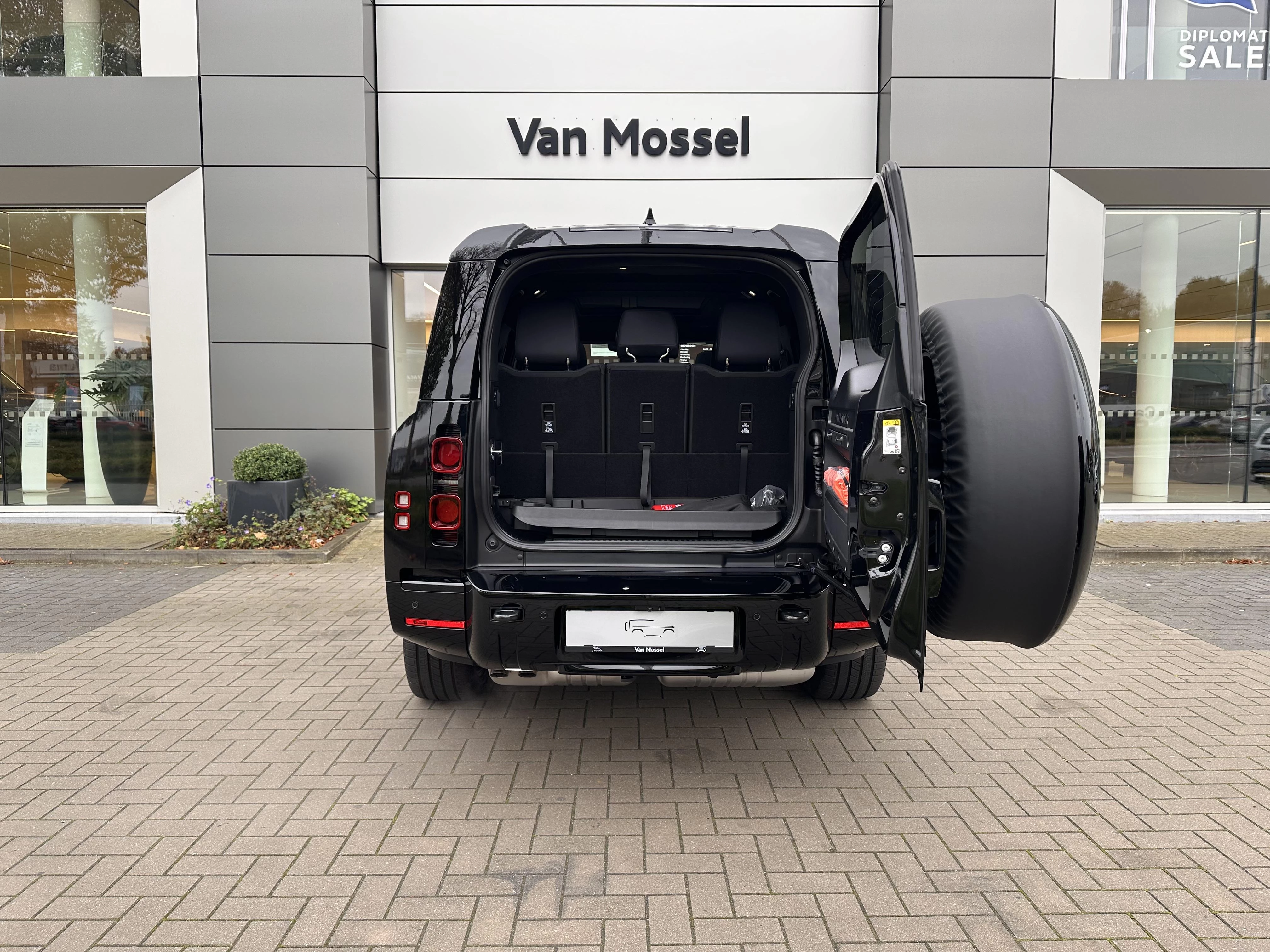 Land Rover-Defender-image-4