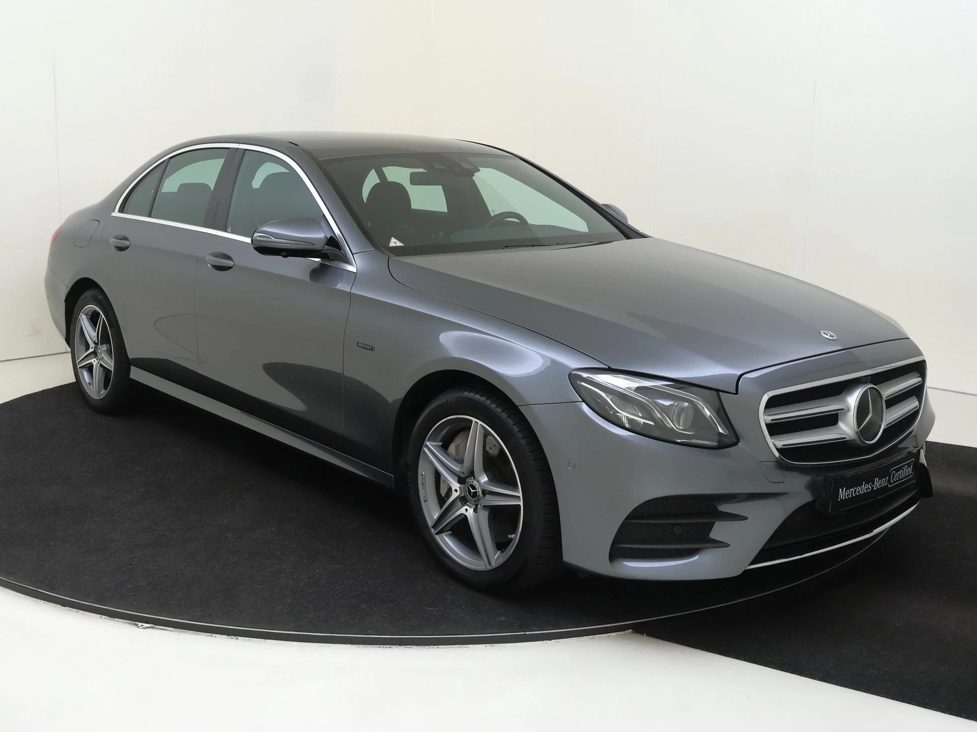 Mercedes-Benz-E-Klasse-image-1
