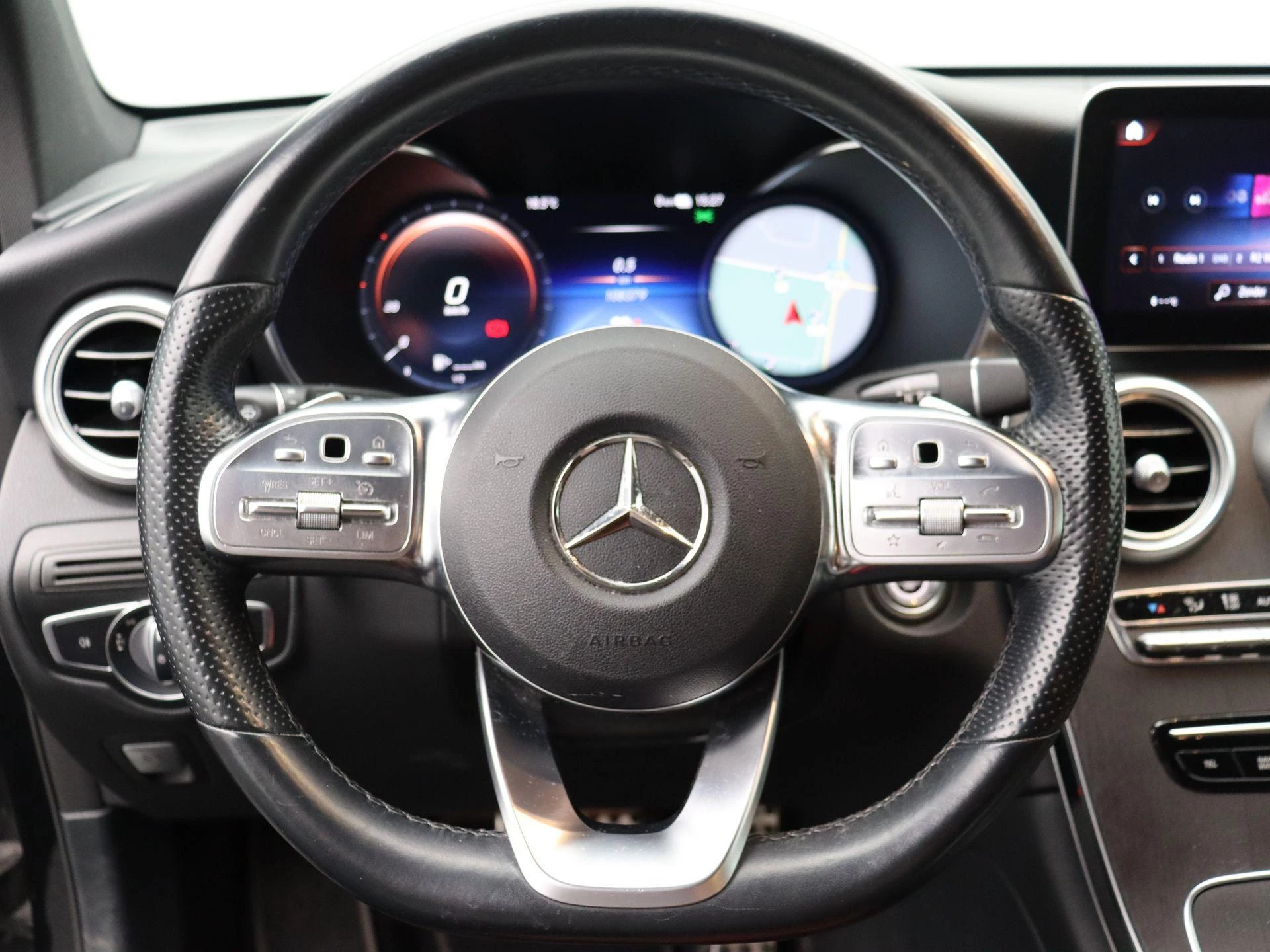 Mercedes-Benz-GLC-image-14