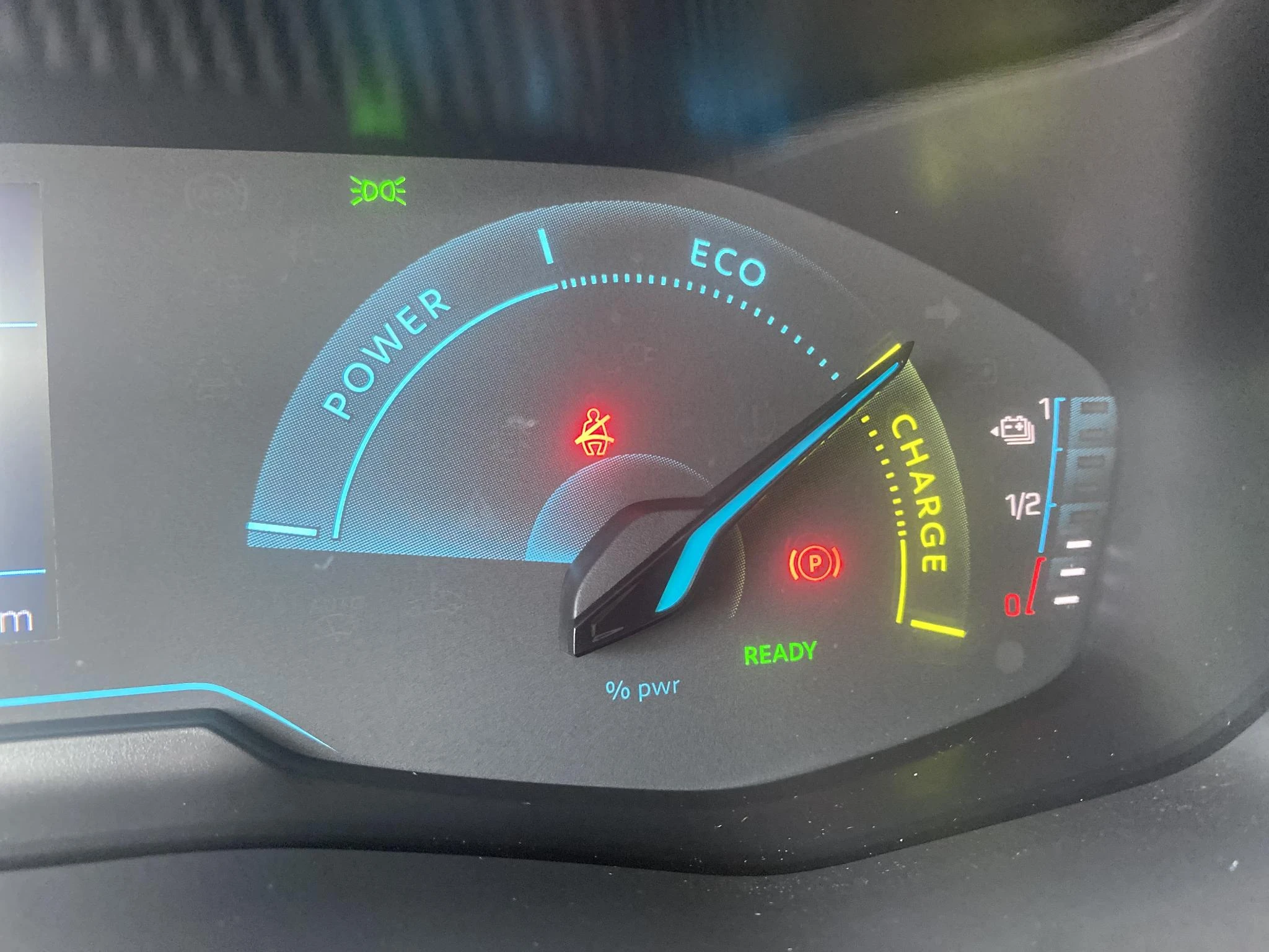 Peugeot-e-208-image-38