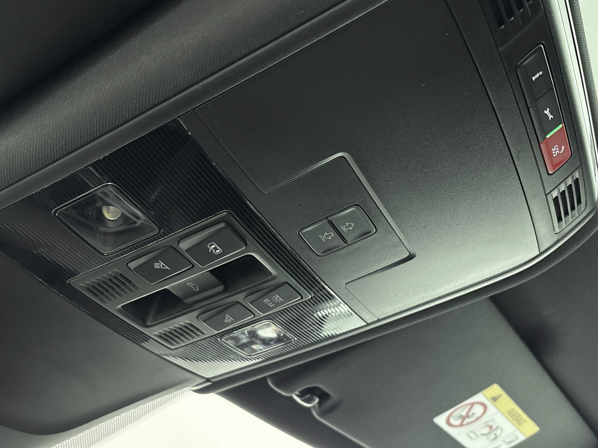 Volkswagen-Tiguan-image-10