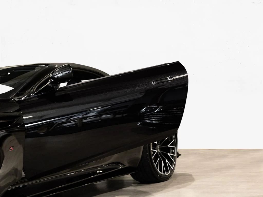 Aston Martin-DB12-image-19