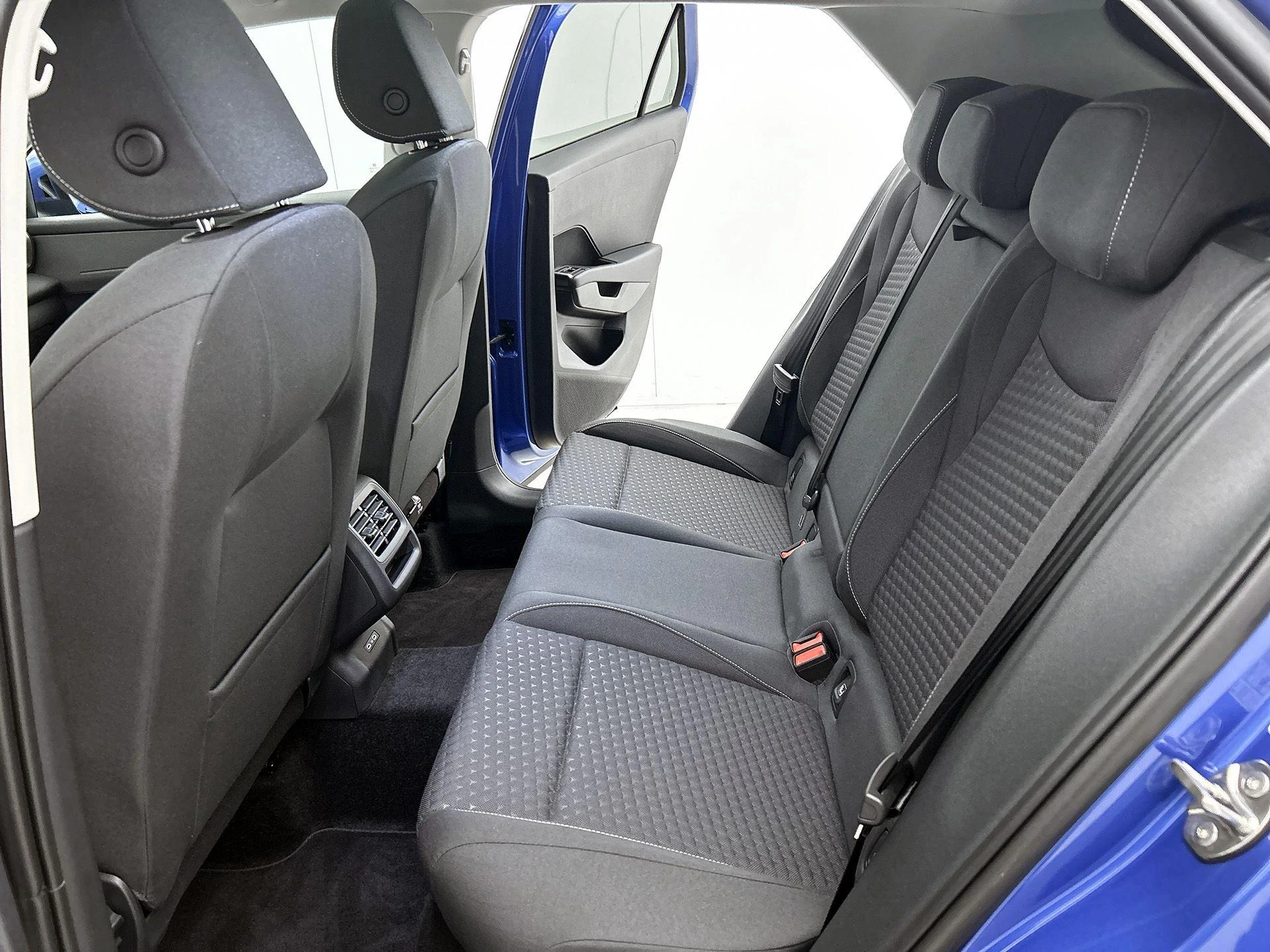 Volkswagen-T-Roc-image-28