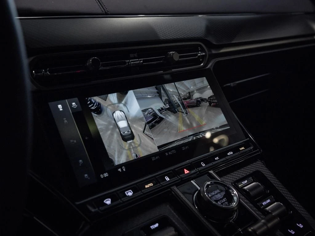 Aston Martin-V8 Vantage-image-19