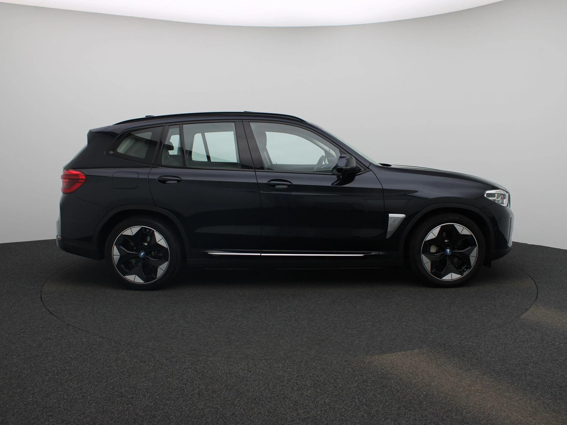 BMW-iX3-image-5