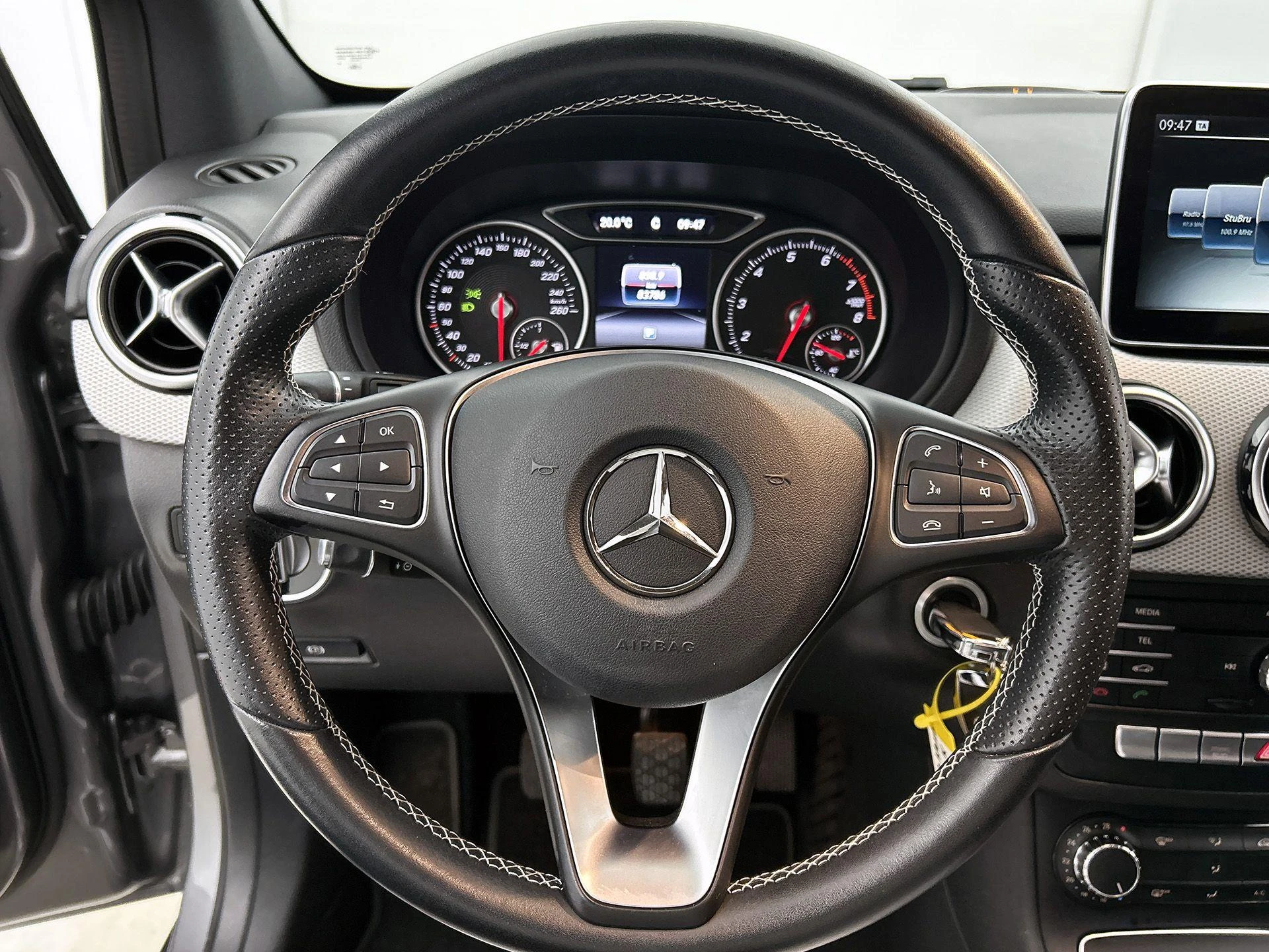 Mercedes-Benz-B-Klasse-image-30