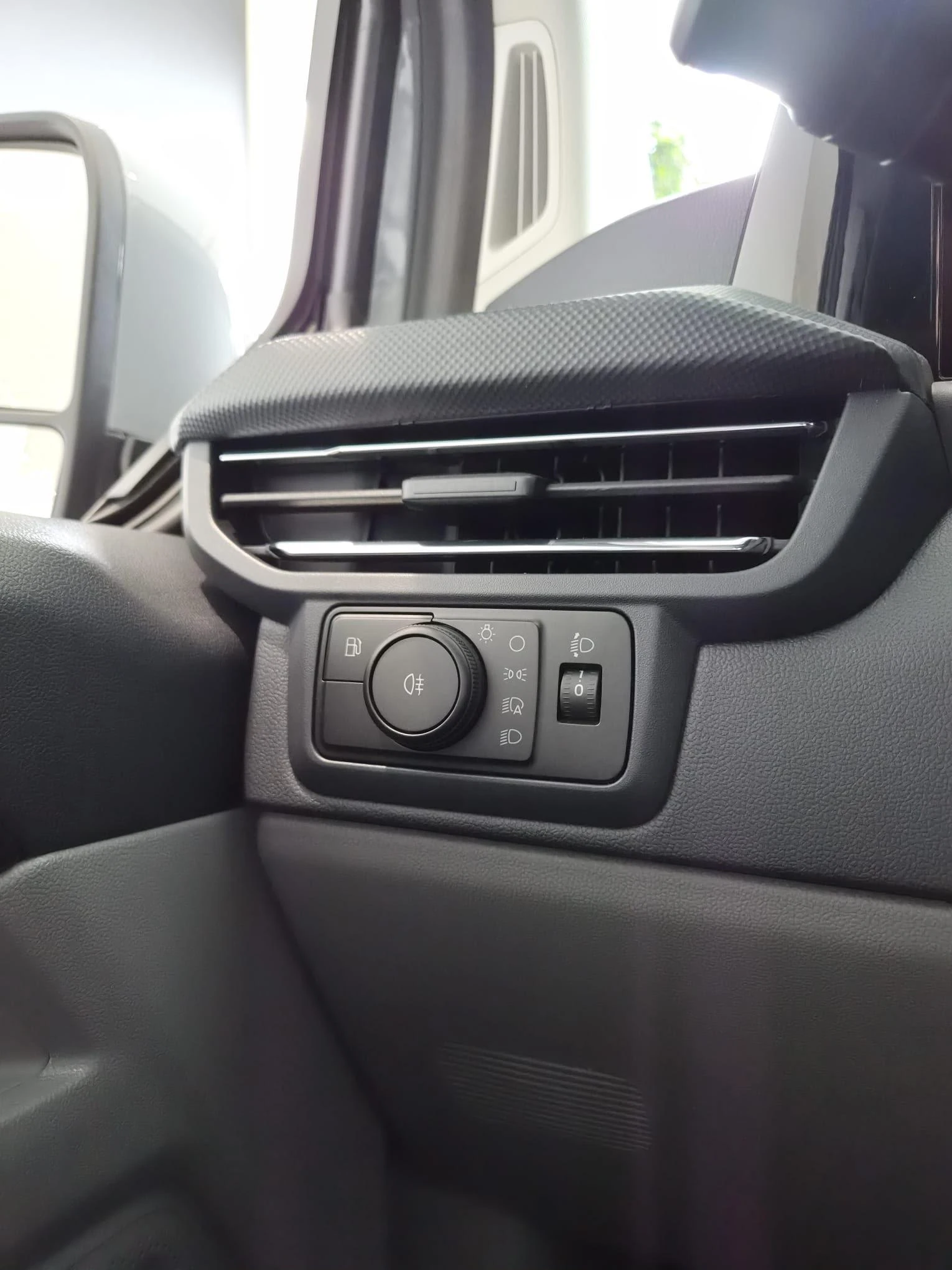 Ford-Transit Custom-image-12