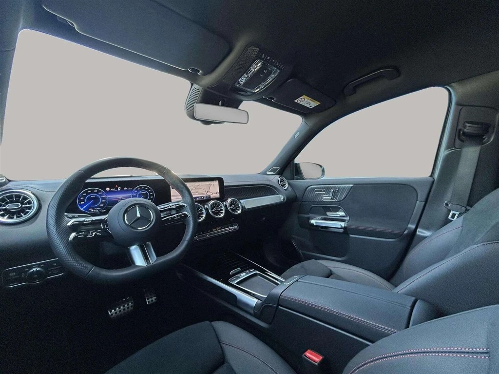 Mercedes-Benz-EQB-image-11
