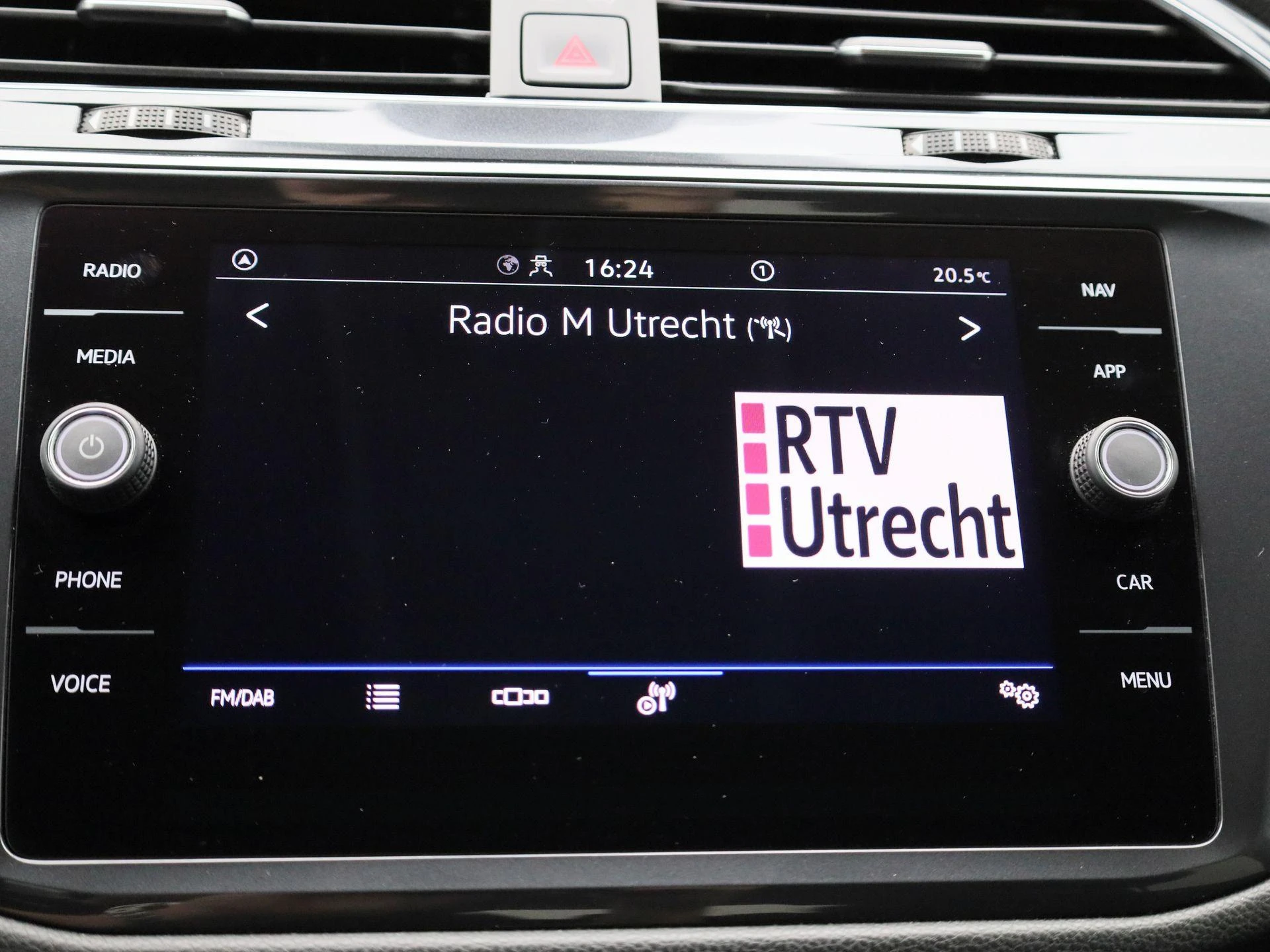Volkswagen-Tiguan-image-18