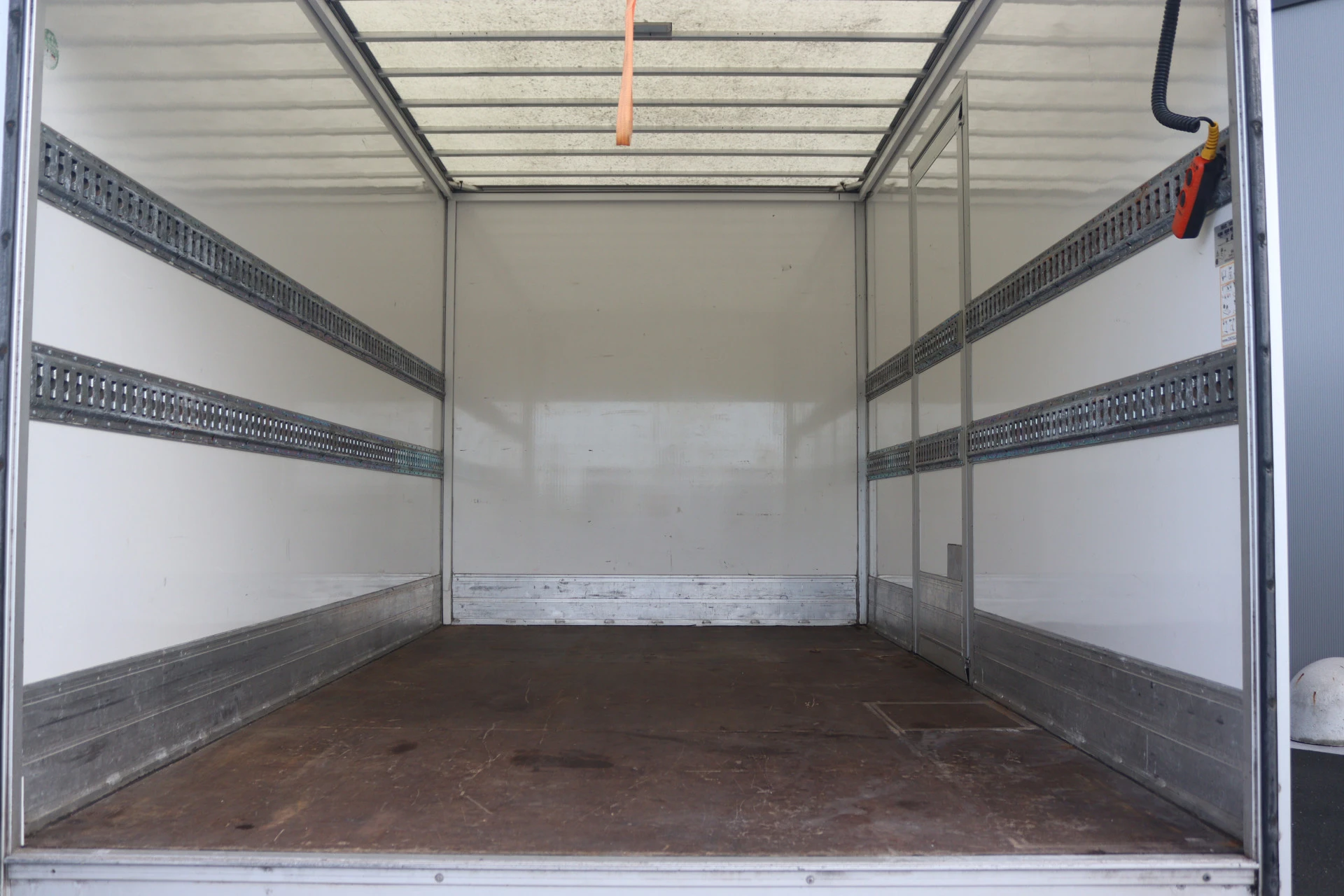 Mercedes-Benz-Sprinter-image-3