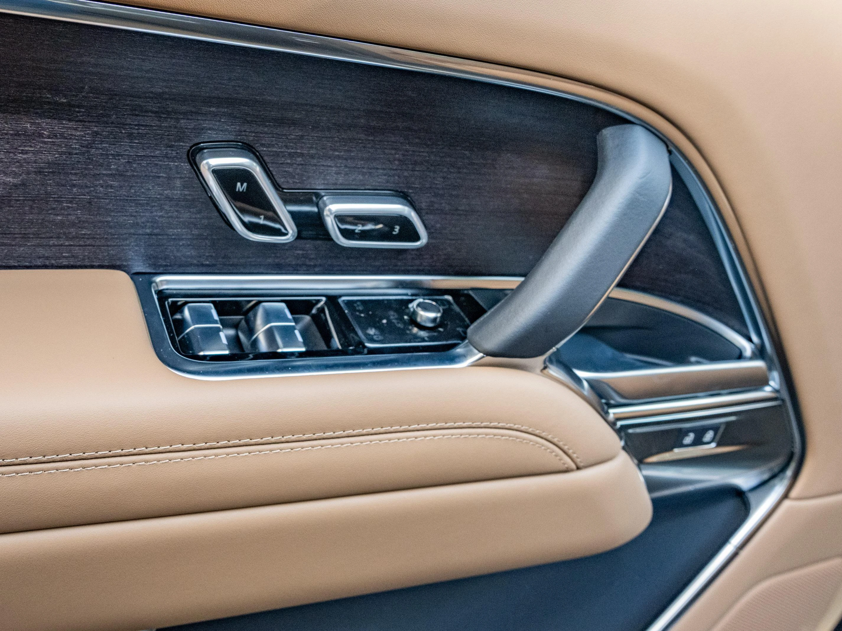 Land Rover-Range Rover-image-13