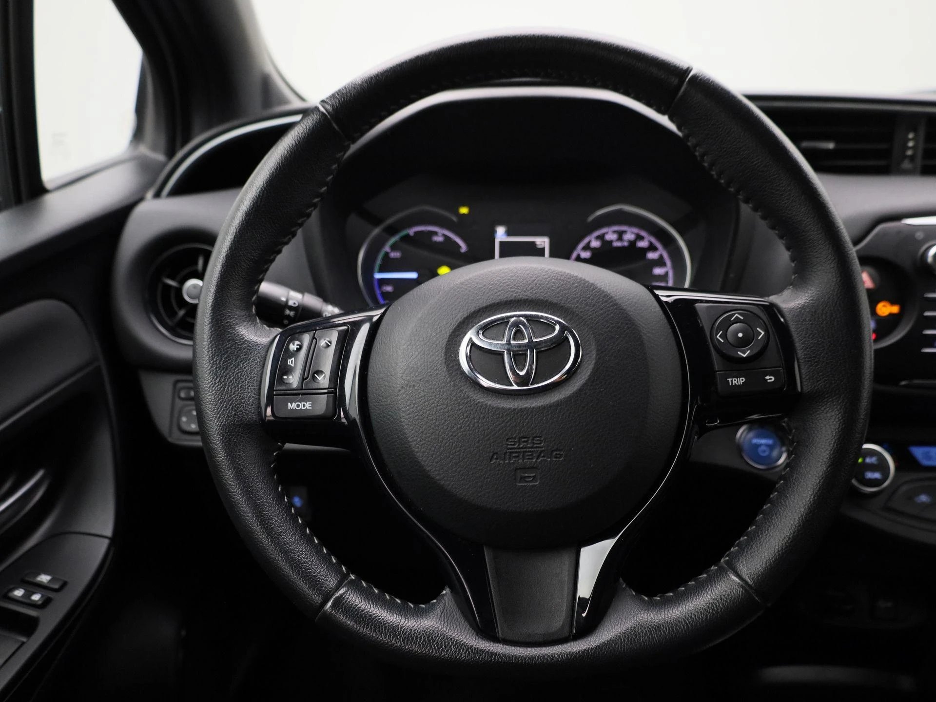 Toyota-Yaris-image-7