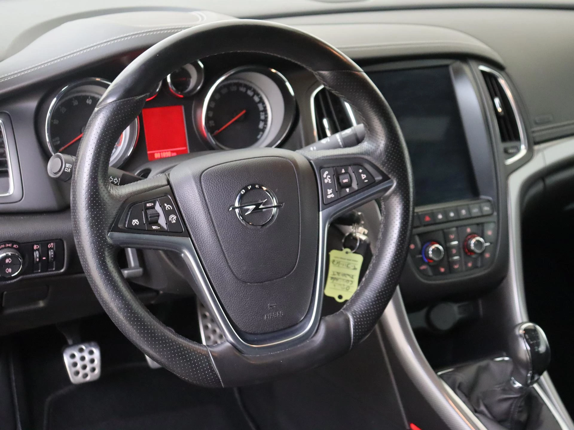 Opel-Cascada-image-13