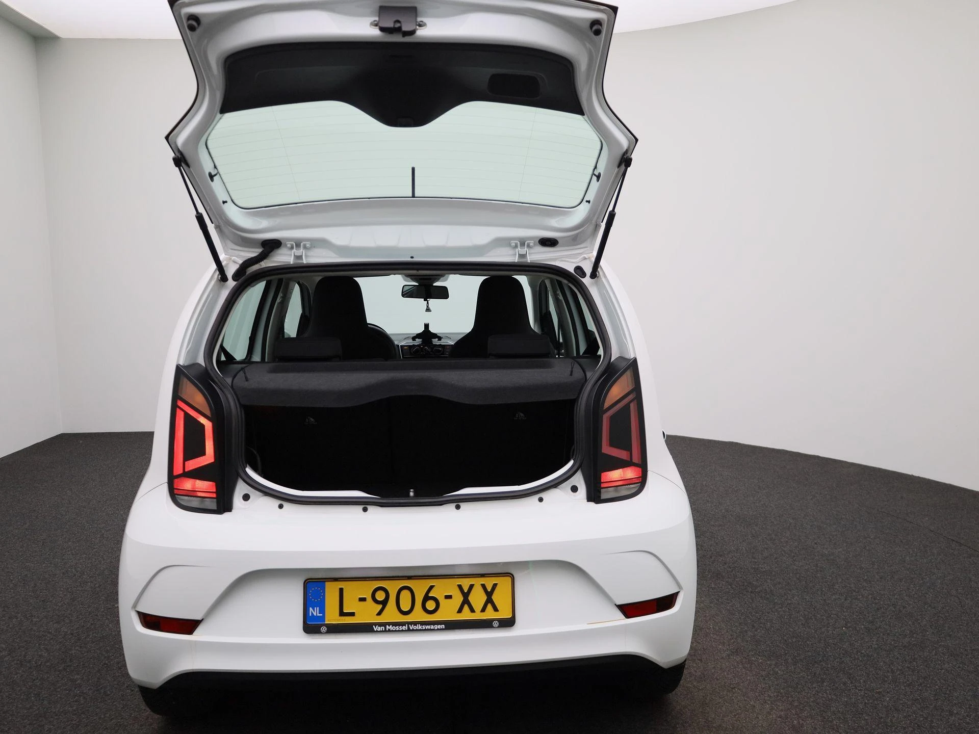 Volkswagen-up!-image-10
