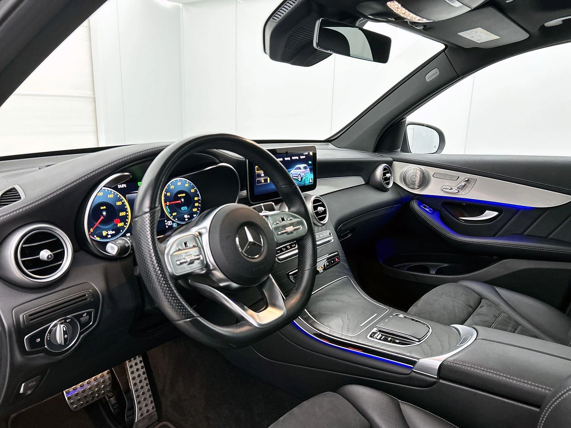 Mercedes-Benz-GLC-image-19