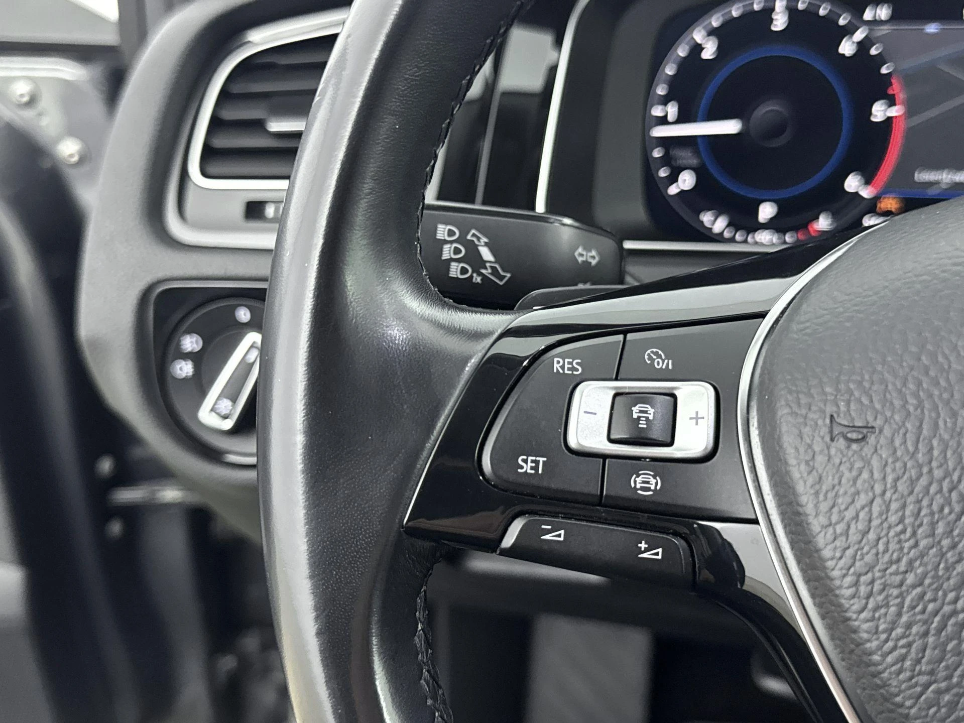 Volkswagen-Golf-image-5