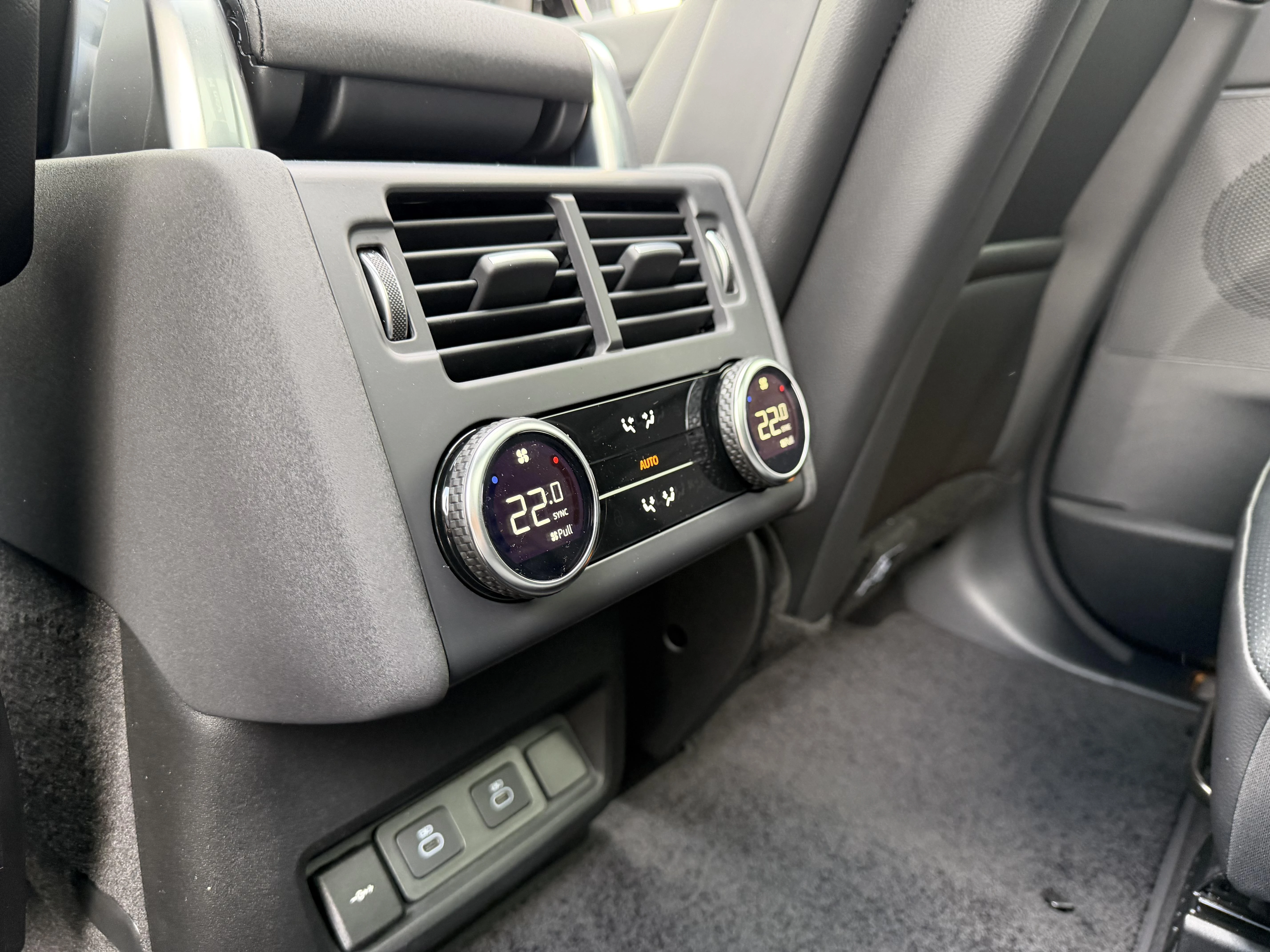 Land Rover-Discovery-image-14