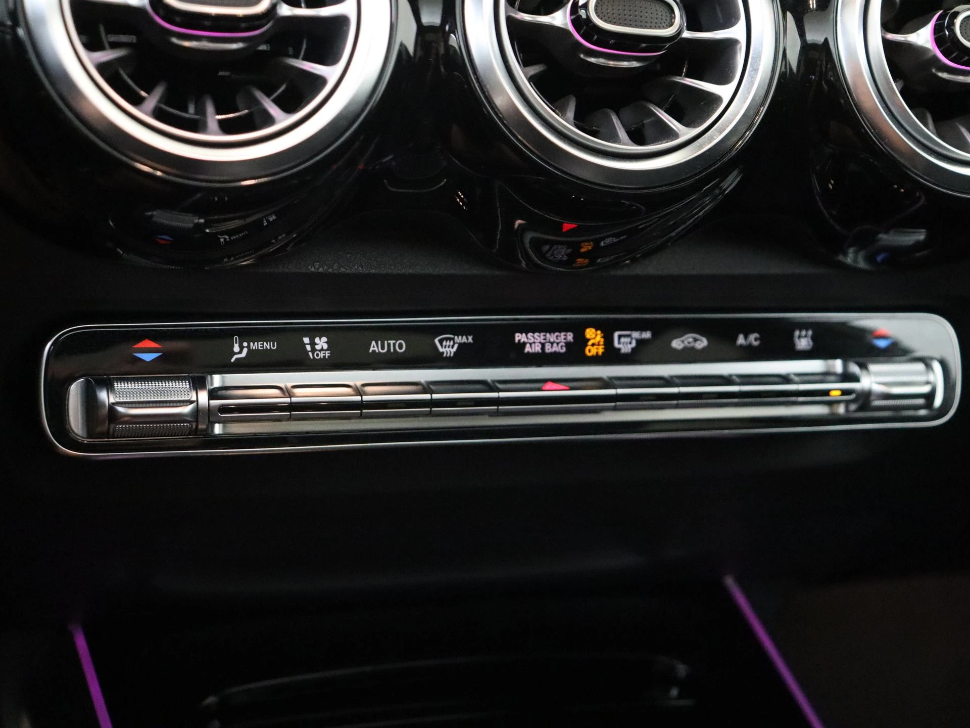 Mercedes-Benz-EQB-image-19
