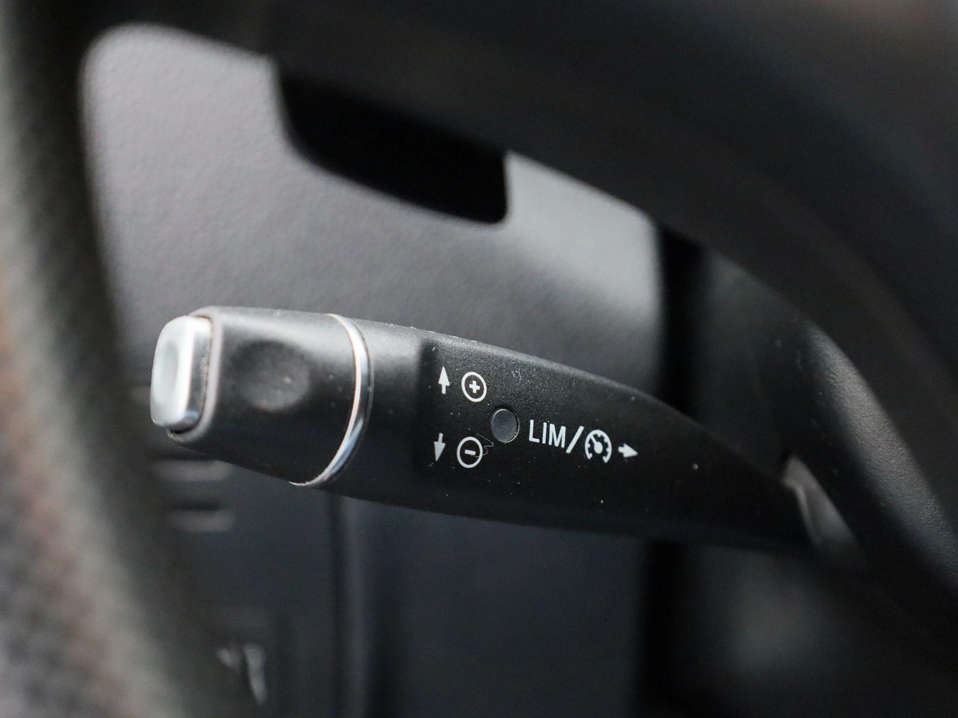 Mercedes-Benz-Vito-image-30