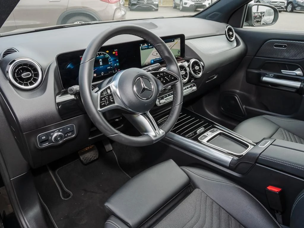 Mercedes-Benz-GLA 200 d-image-8