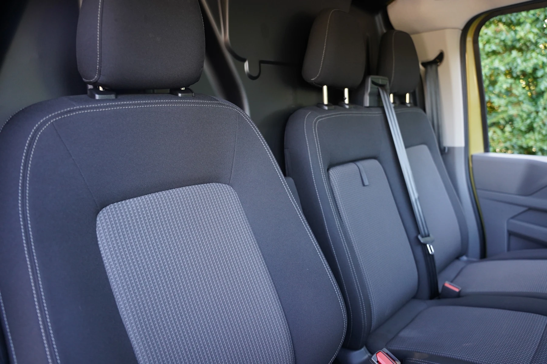 Volkswagen-Transporter-image-8