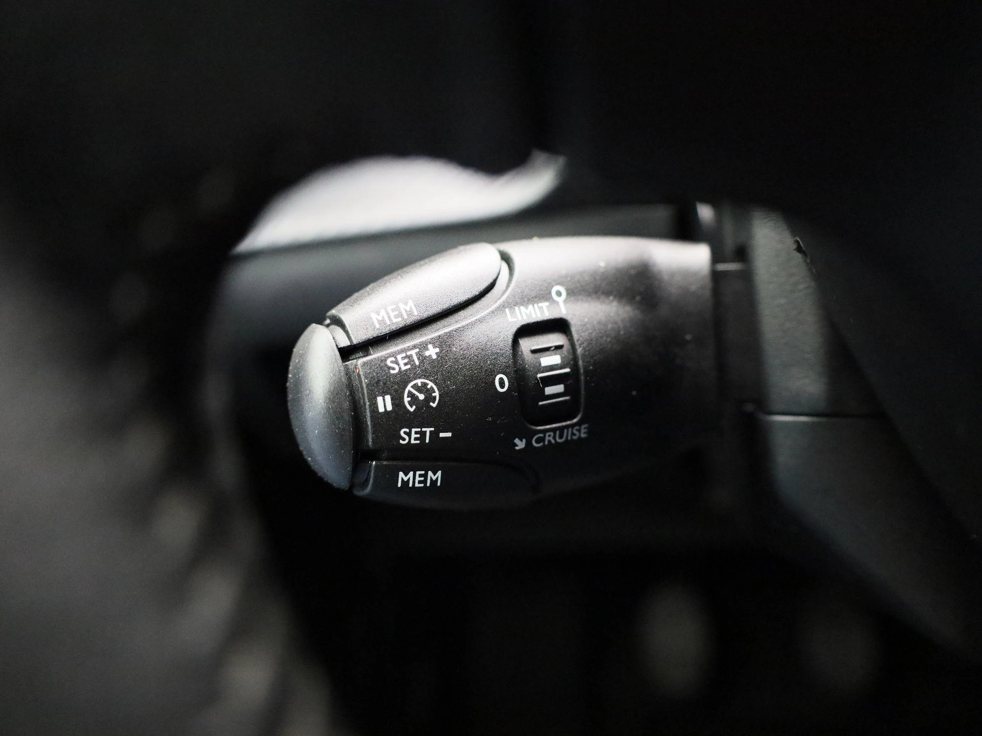 Peugeot-208-image-23