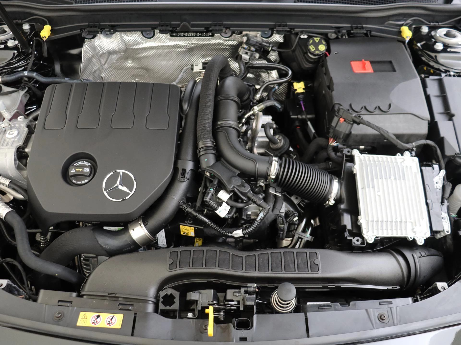 Mercedes-Benz-CLA-image-2