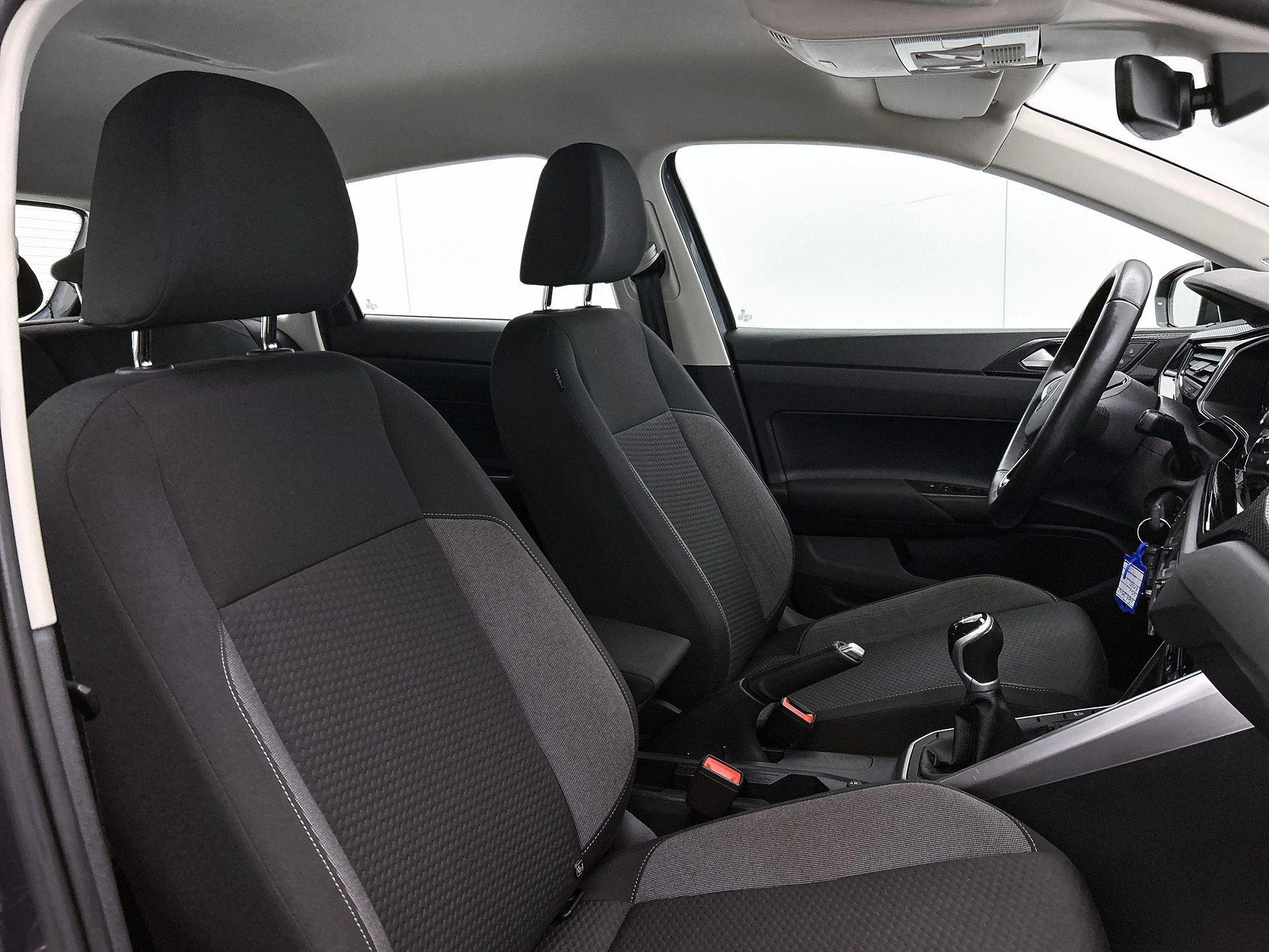 Volkswagen-Polo-image-30