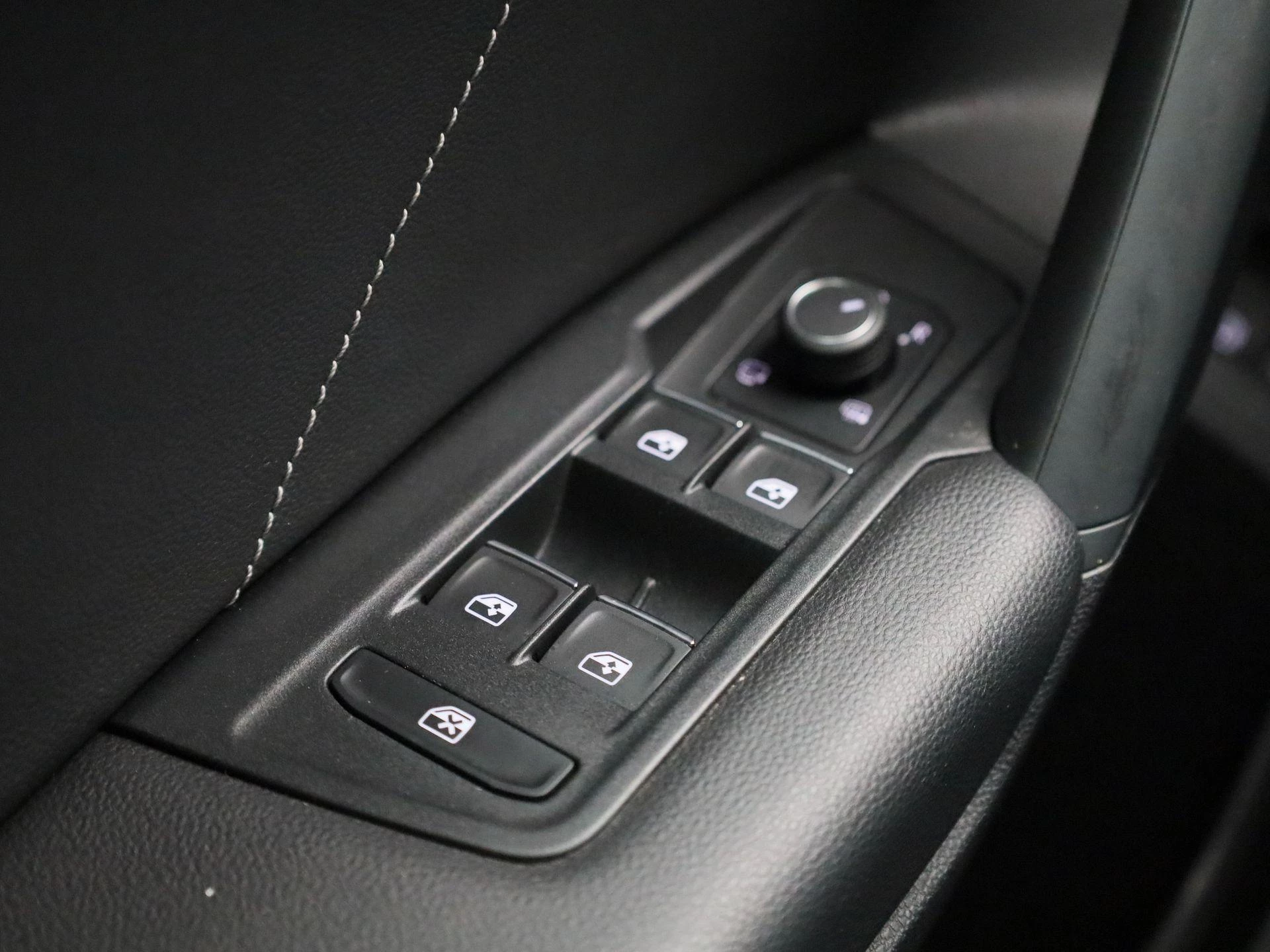 Volkswagen-Tiguan-image-32