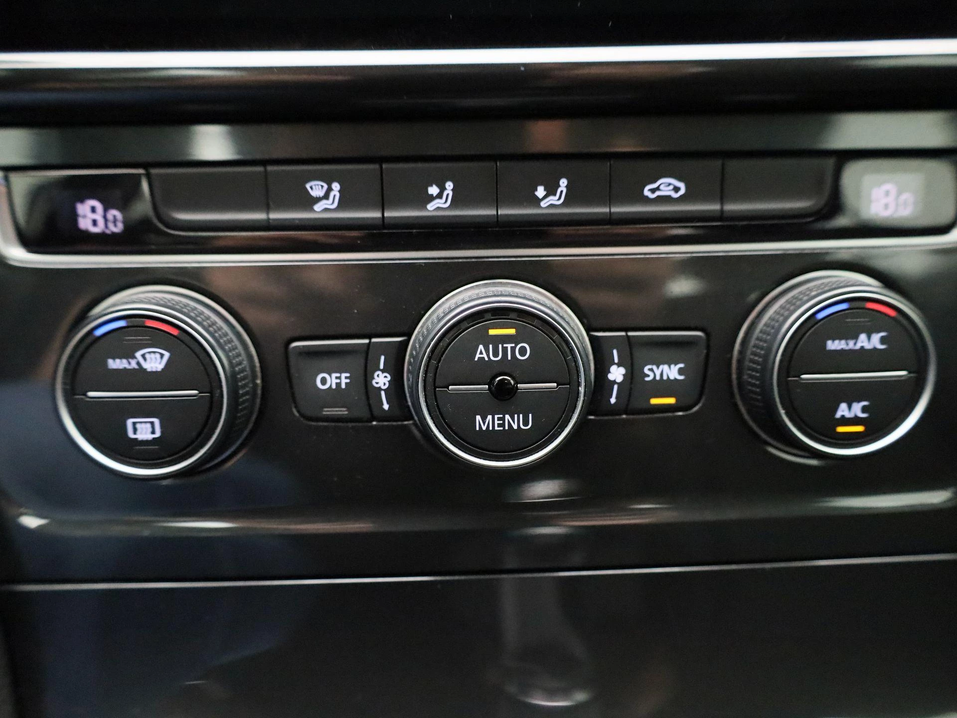 Volkswagen-Golf-image-19