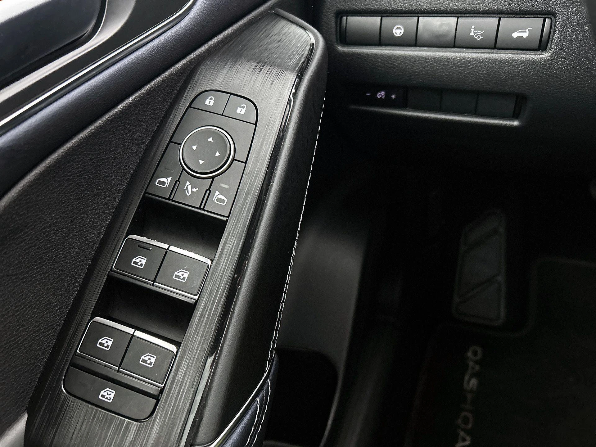 Nissan-QASHQAI-image-38