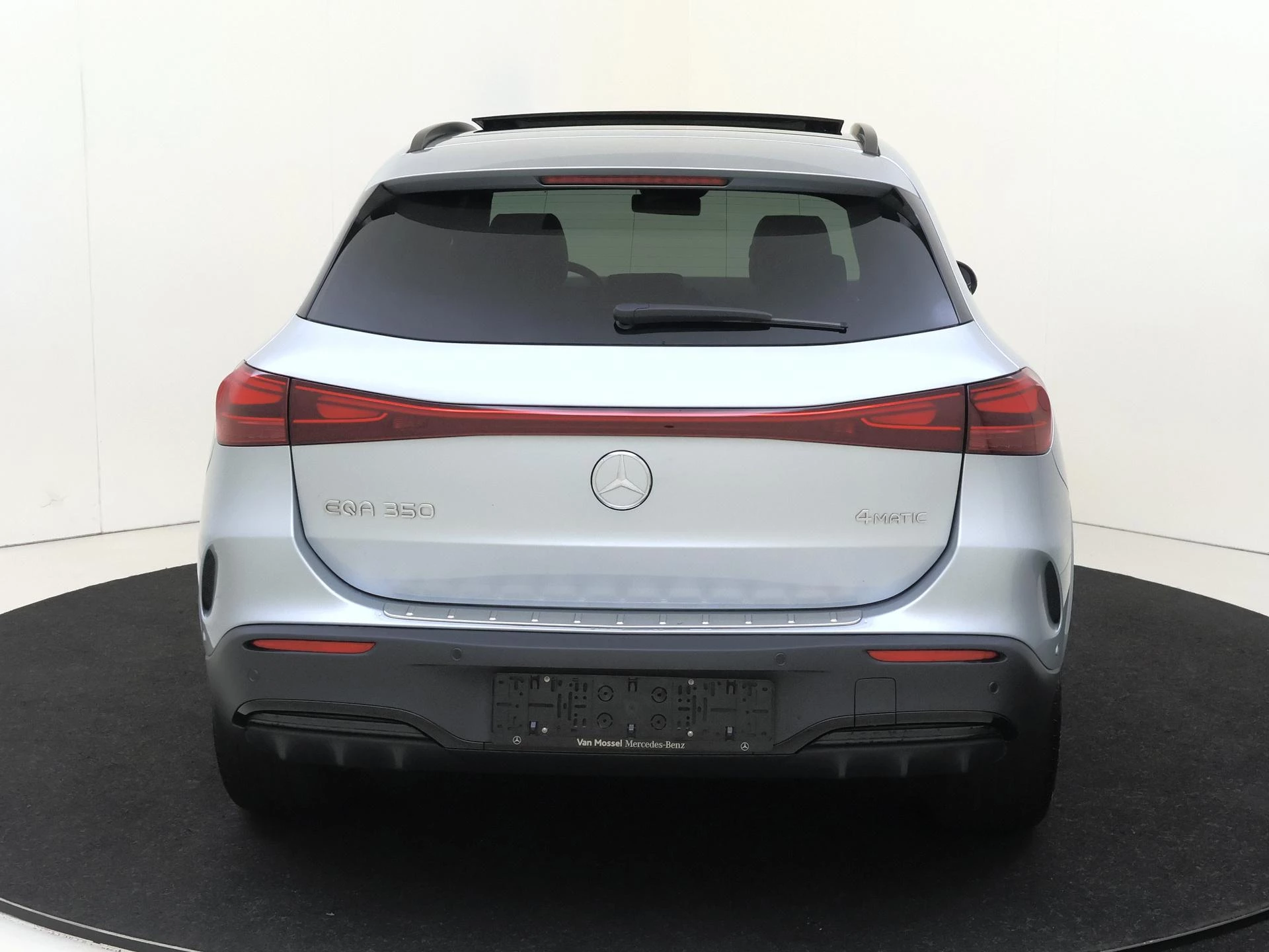 Mercedes-Benz-EQA-image-6