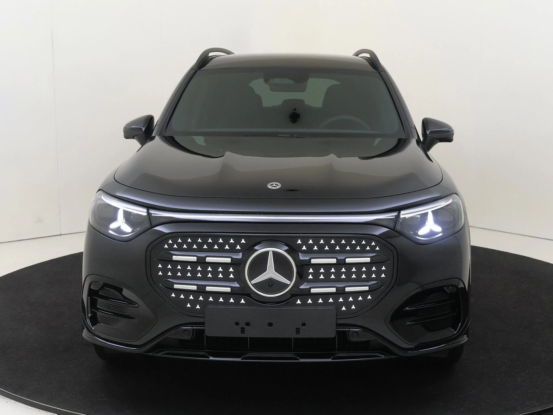 Mercedes-Benz-GLB-image-5