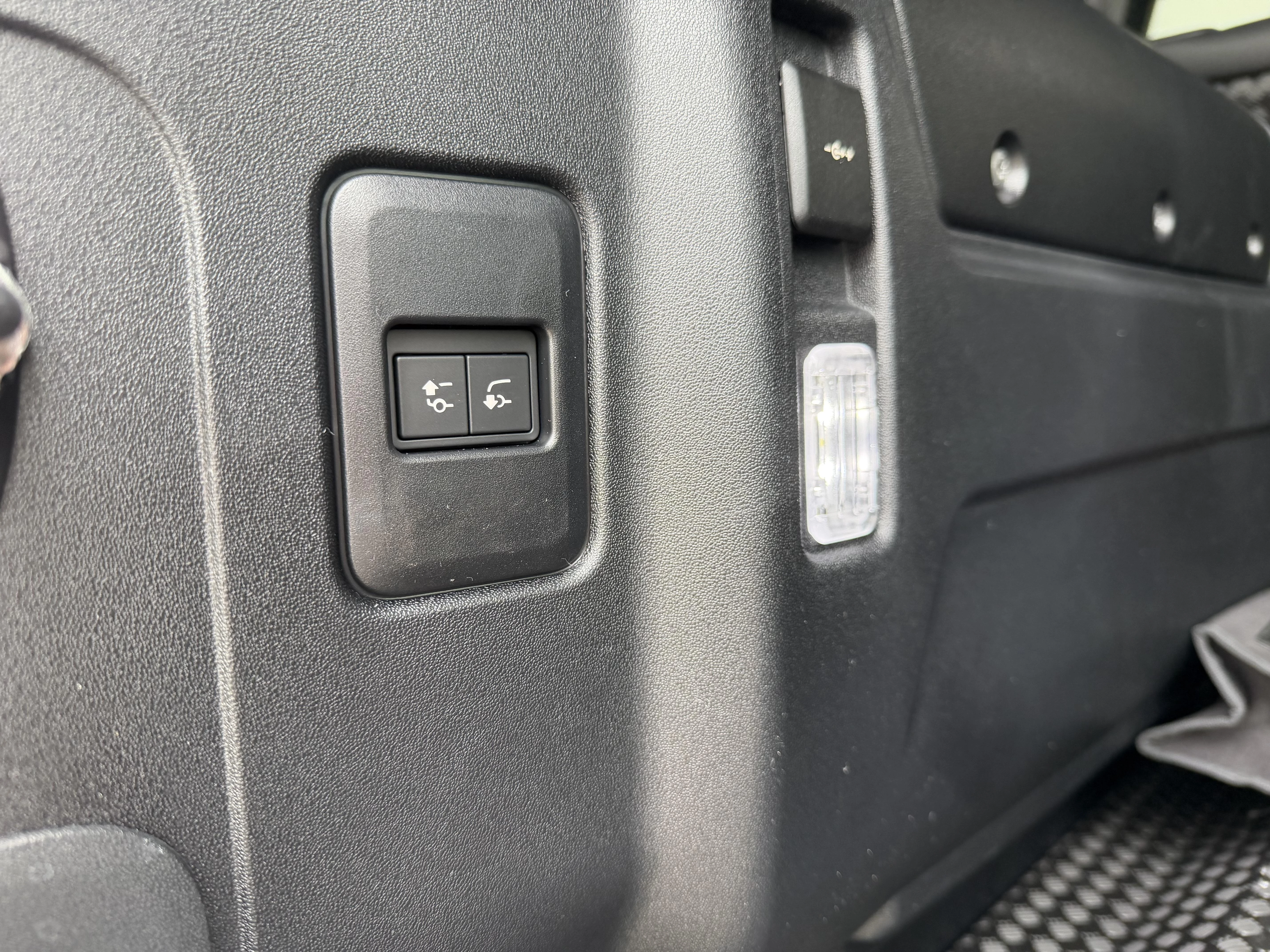 Land Rover-Defender-image-8