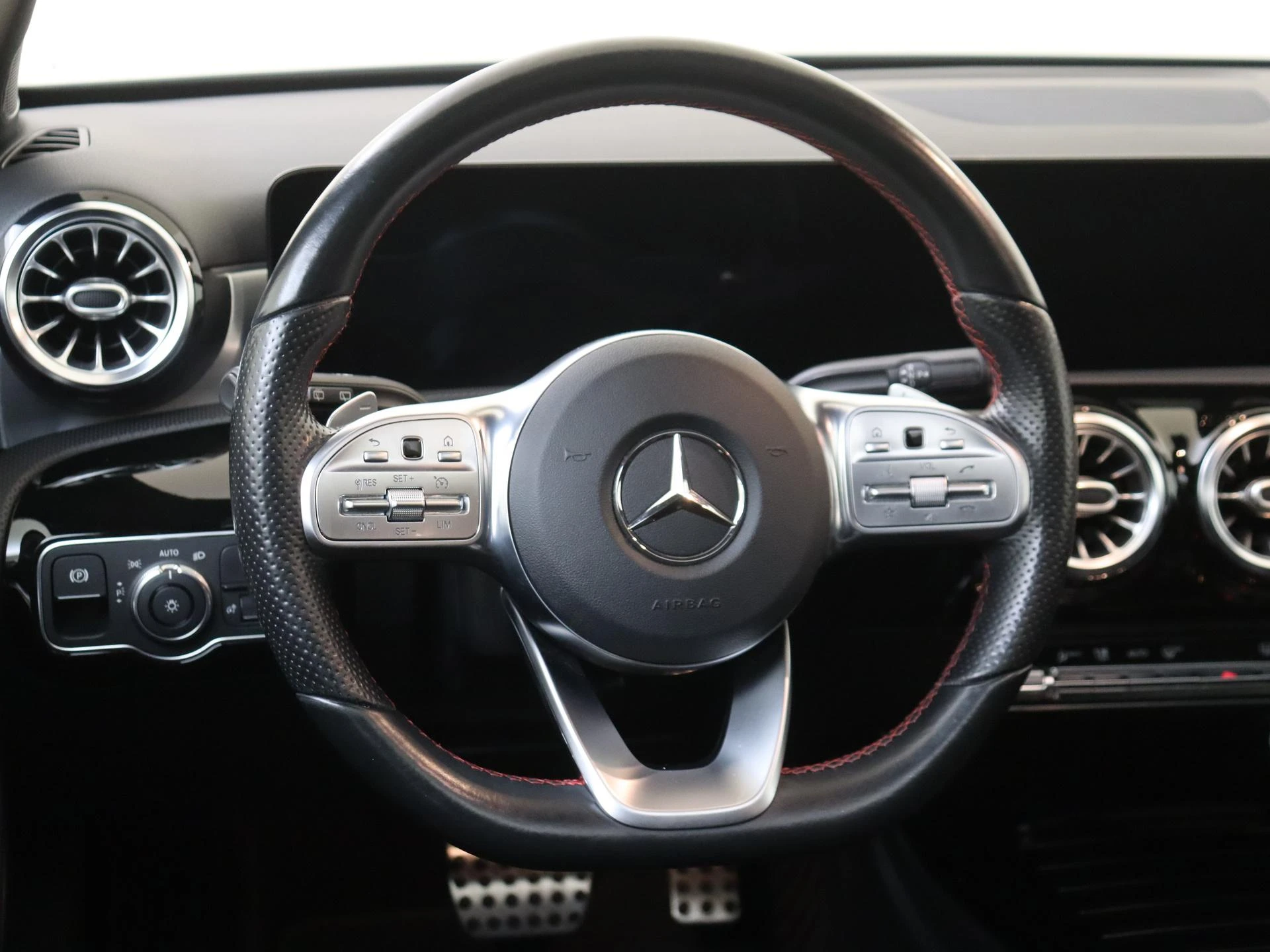 Mercedes-Benz-A-Klasse-image-9