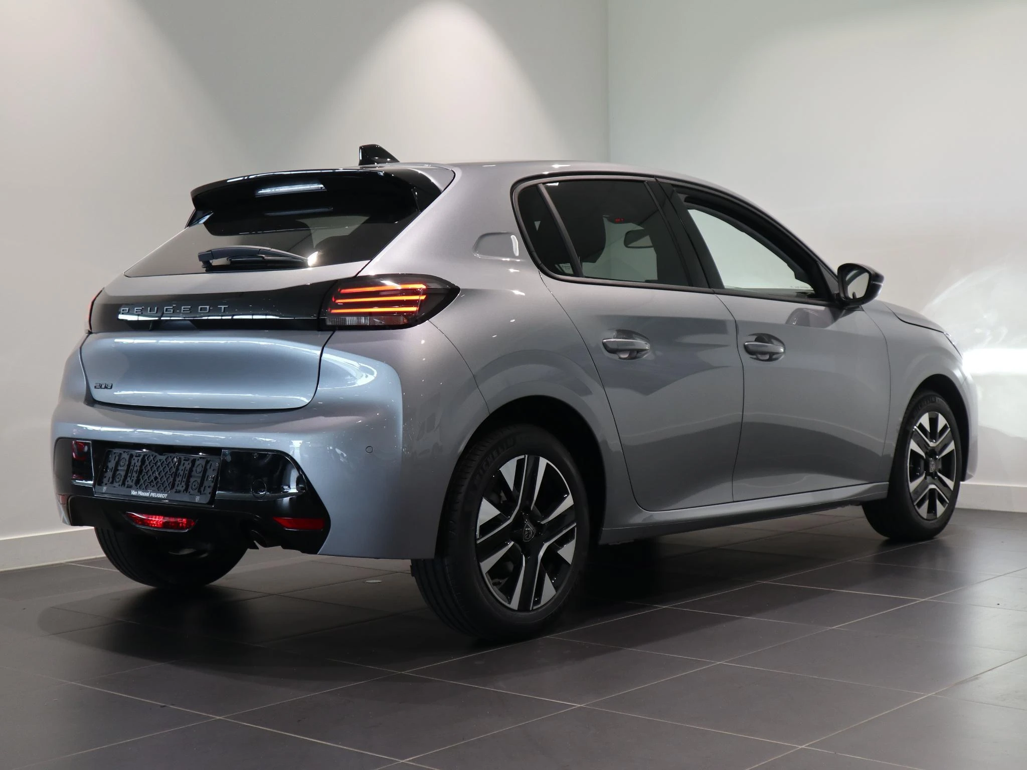Peugeot-208-image-2