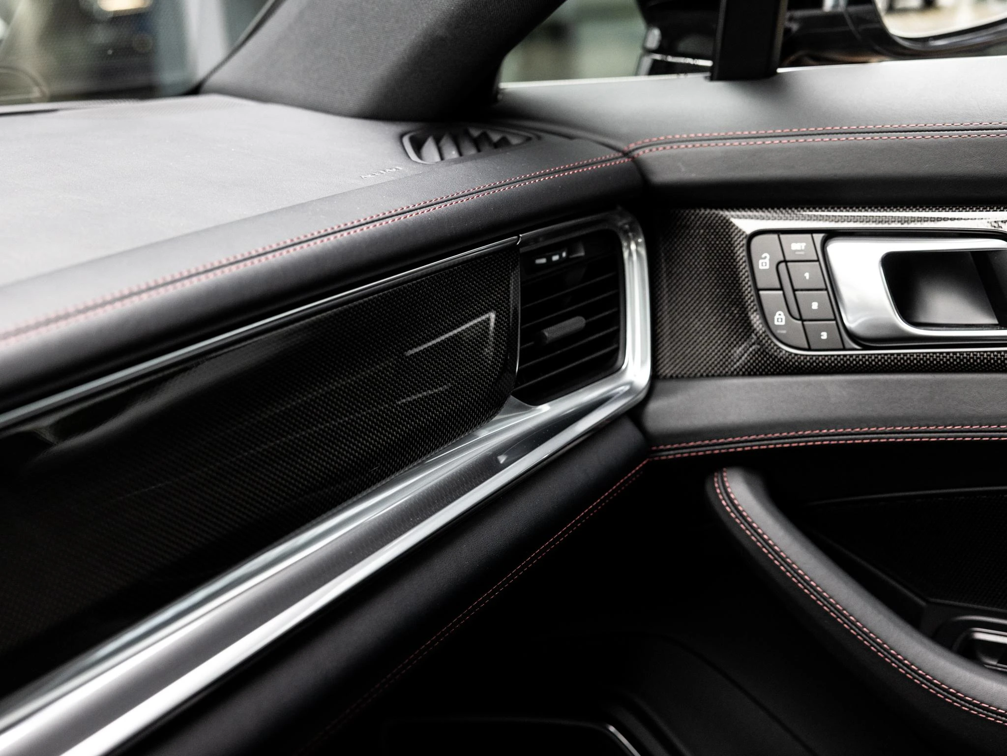 Porsche-Panamera-image-20