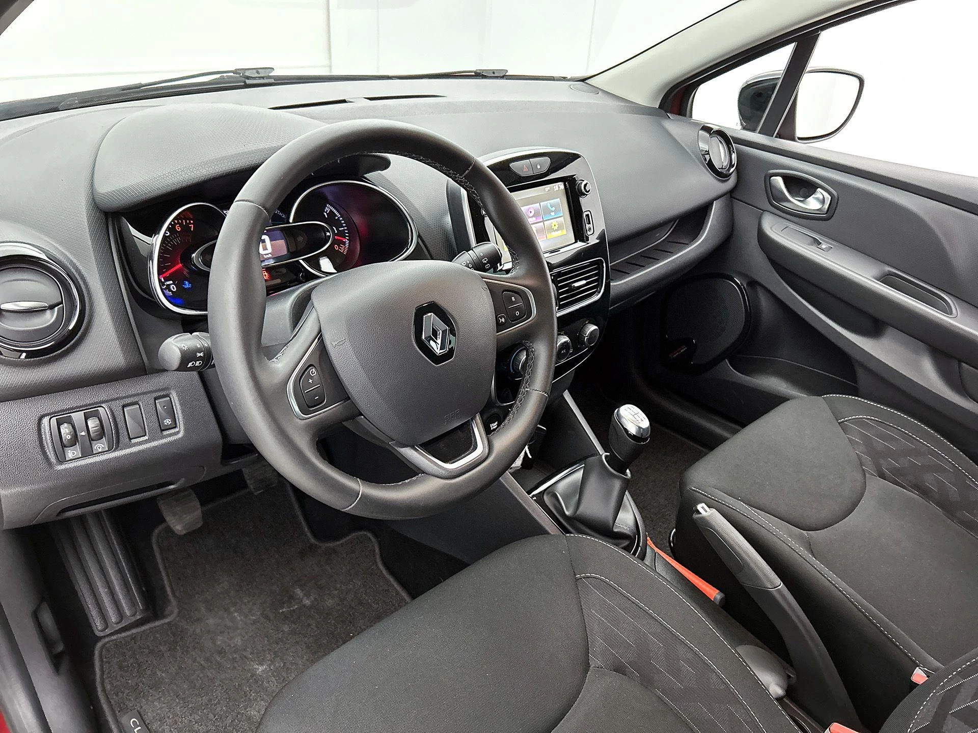 Renault-Clio-image-16