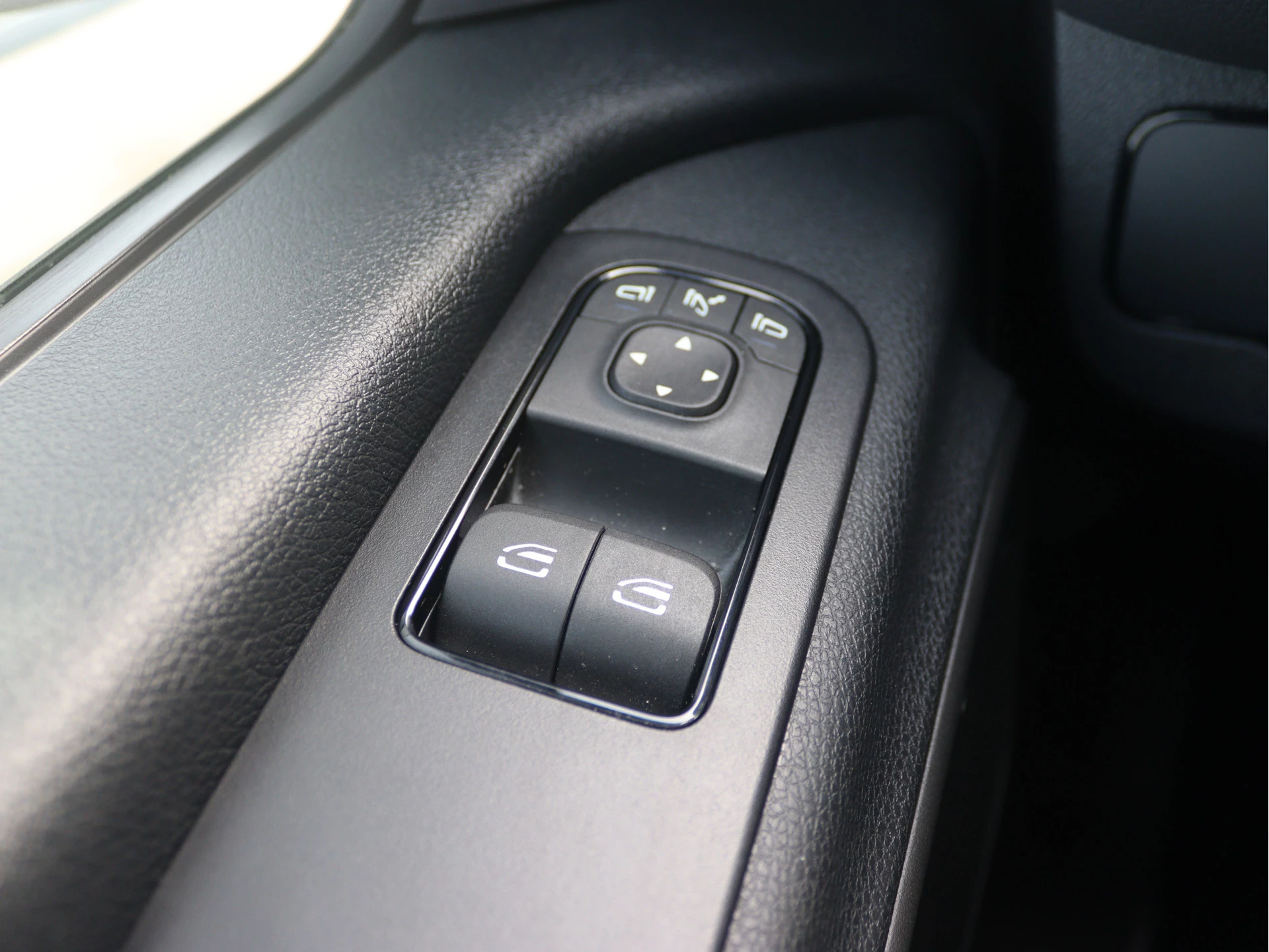 Mercedes-Benz-Sprinter-image-4