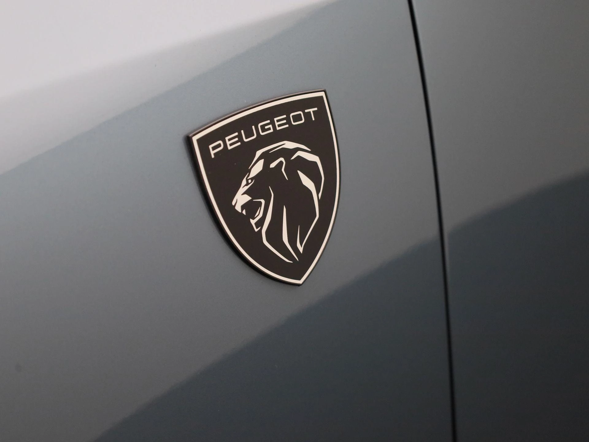 Peugeot 3008 1.2 HYBRID 145 e-DSC6 GT