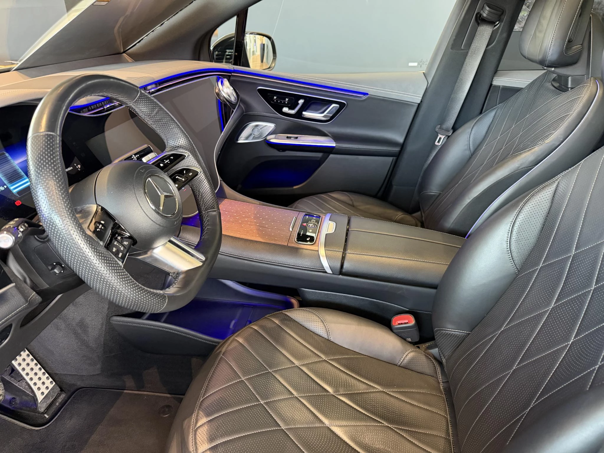 Mercedes-Benz-EQE-image-6