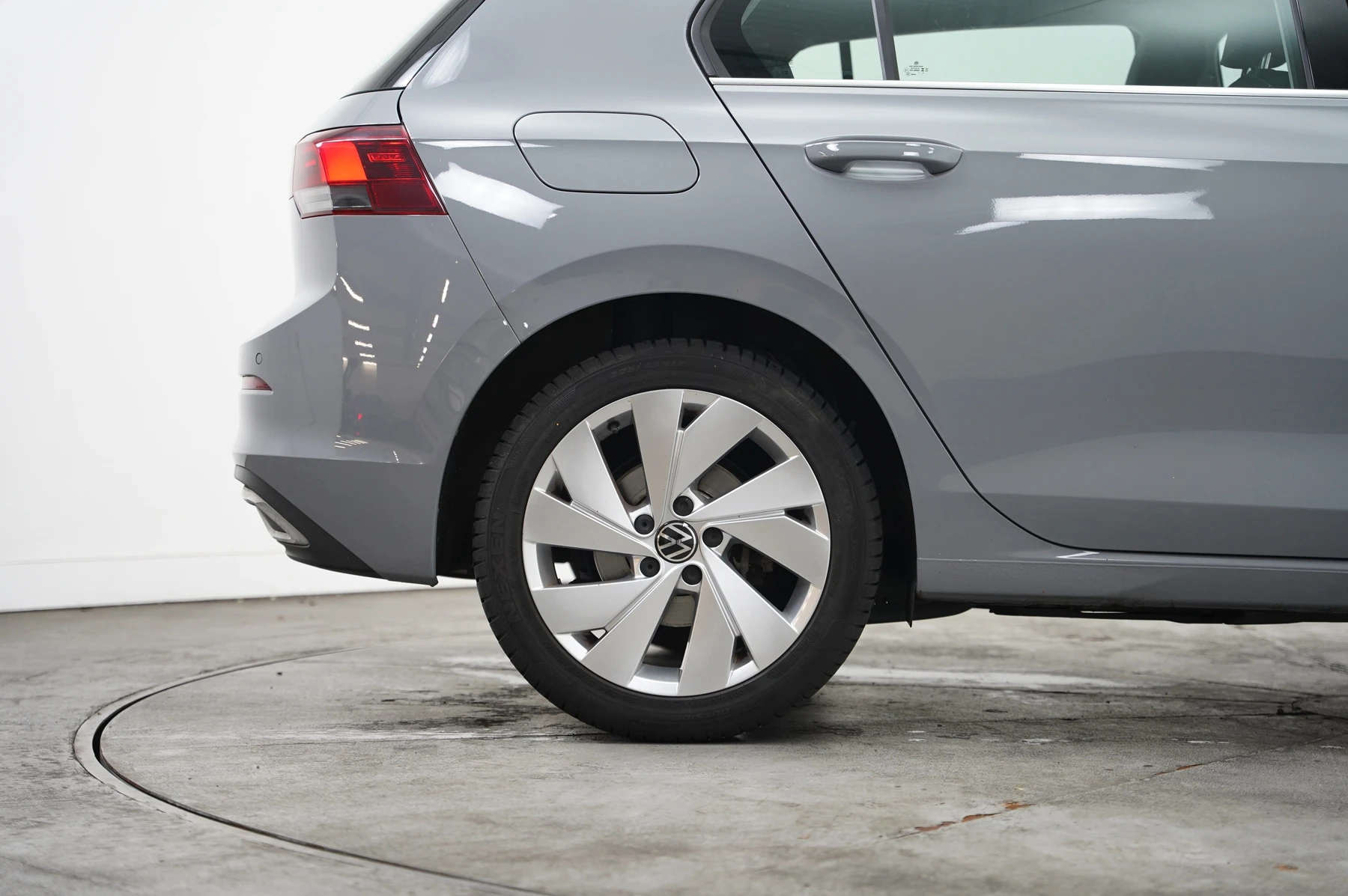 Volkswagen-Golf-image-33