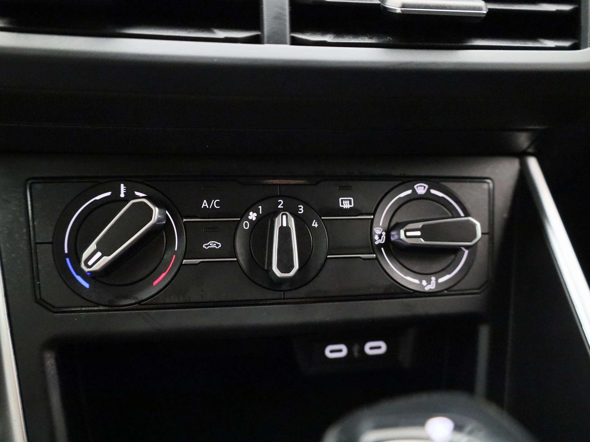 Volkswagen-Polo-image-29