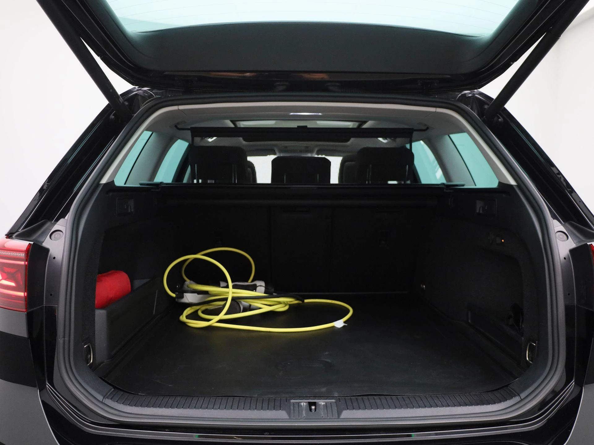 Volkswagen-Passat-image-13