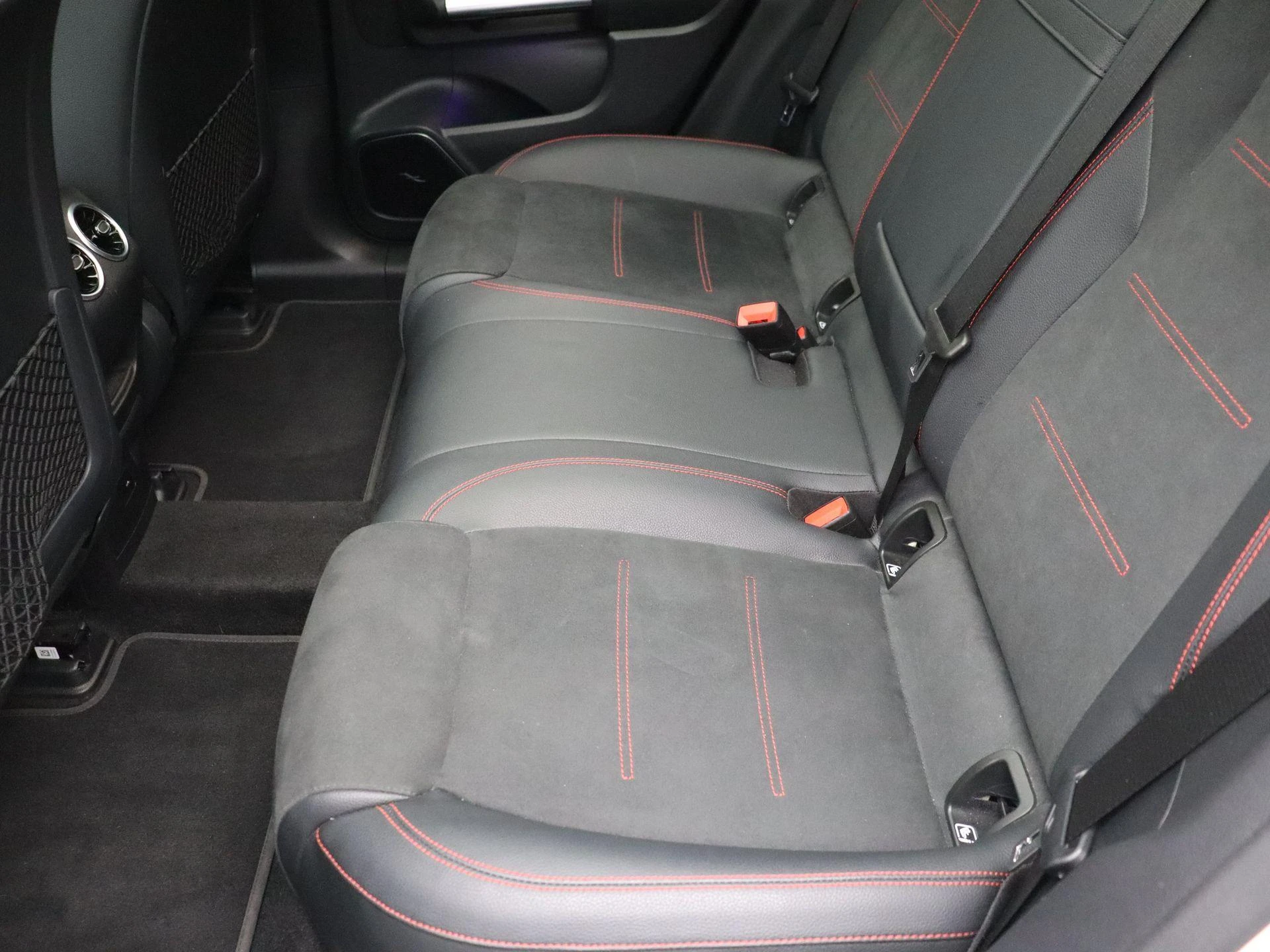 Mercedes-Benz EQA 250 AMG Line + PANORAMISCH DAK + CARPLAY + SURROUND VIEW CAMERA