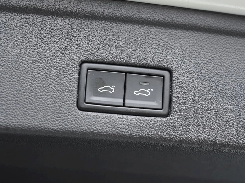 Volkswagen Touareg 3.0 TDI DSG 4Motion R-Line *AHK*IQ-Light*Luftfederung*360°-Kamera*Navi*App-Connect*ACC*Black