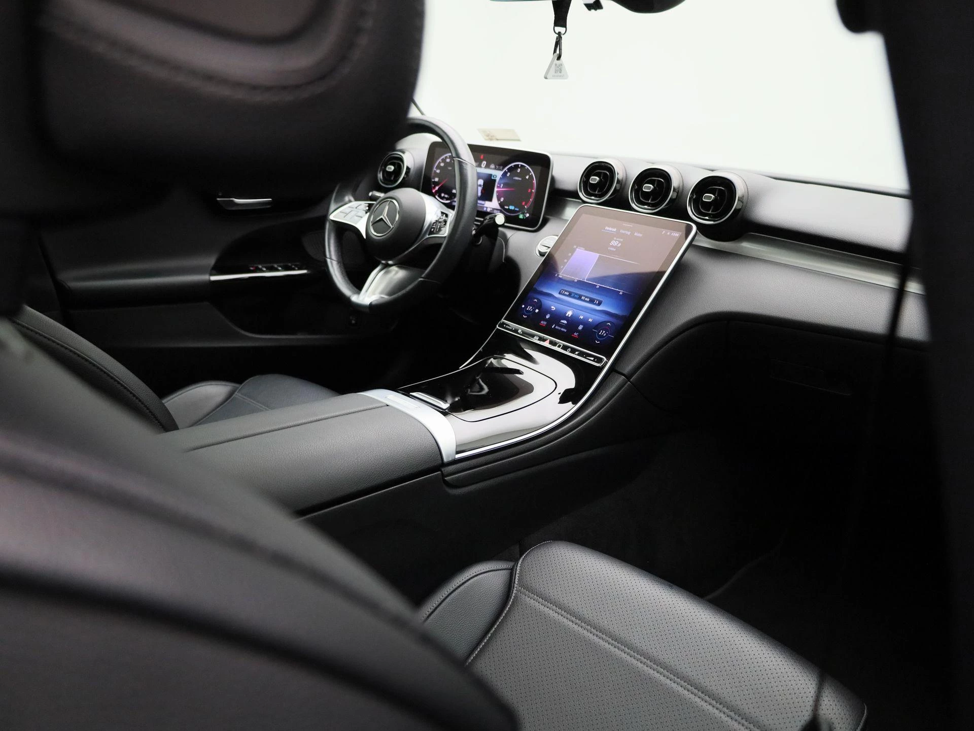Mercedes-Benz-C-Klasse-image-40