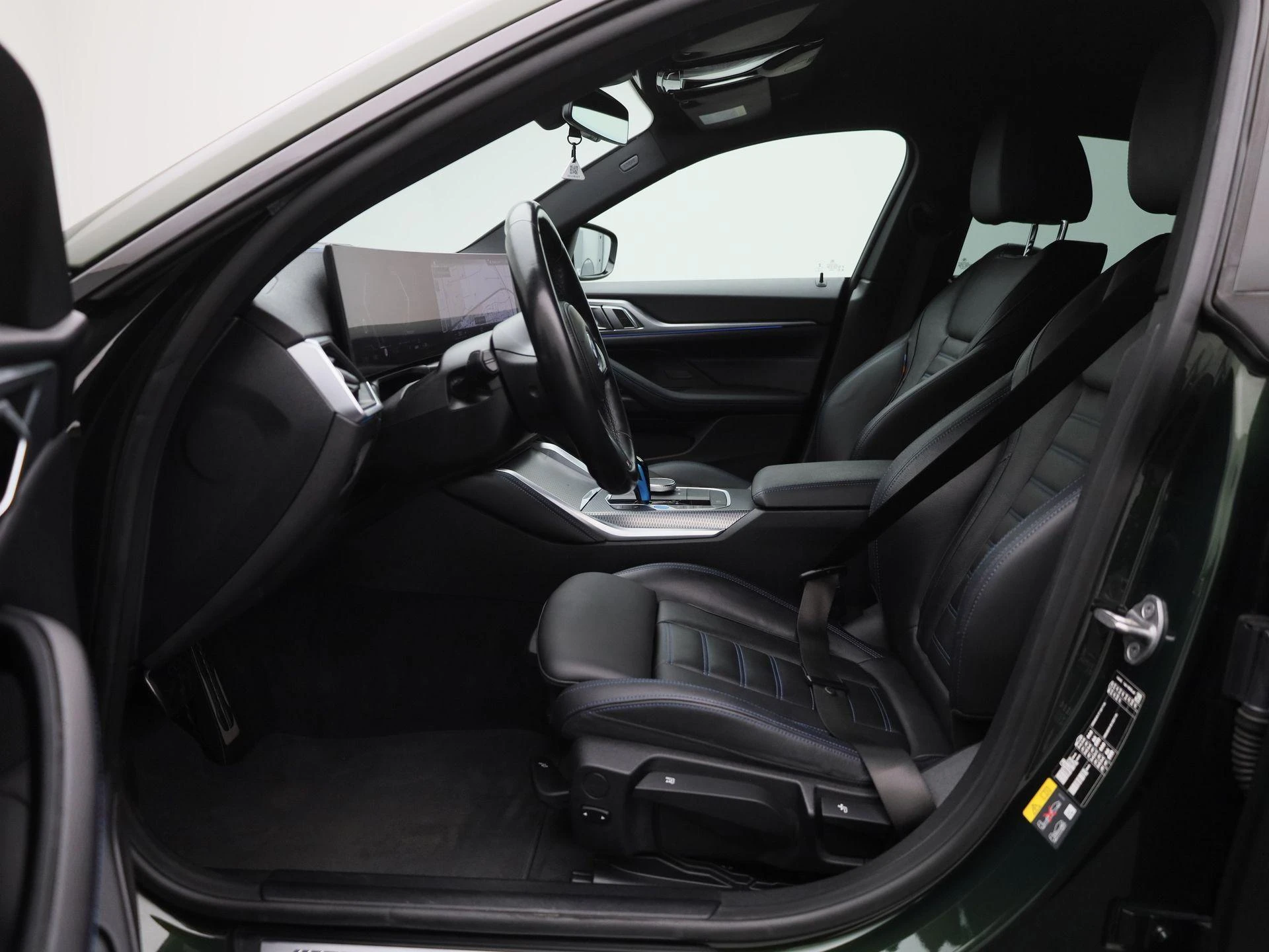 BMW-i4-image-10