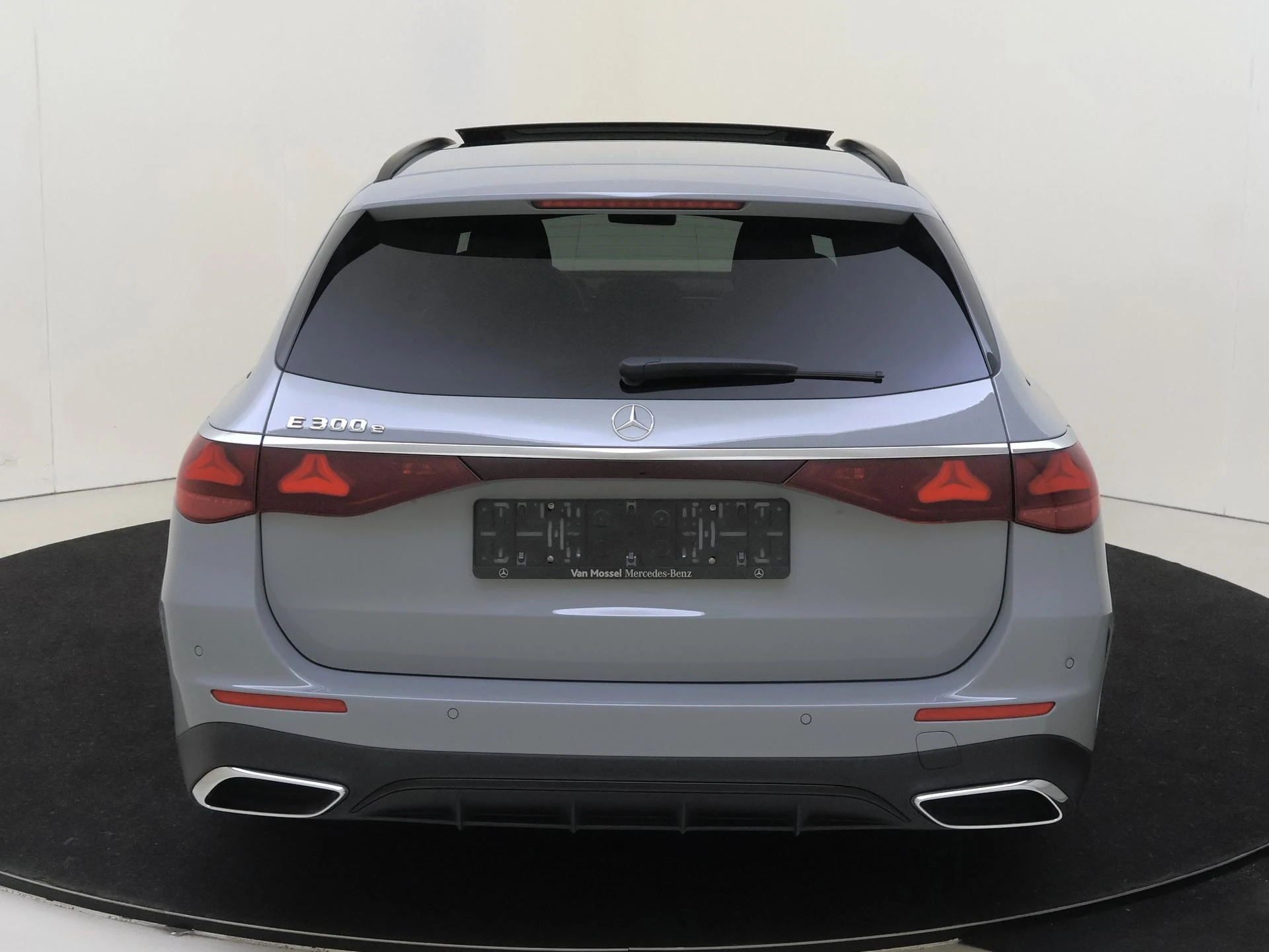 Mercedes-Benz-E-Klasse-image-6