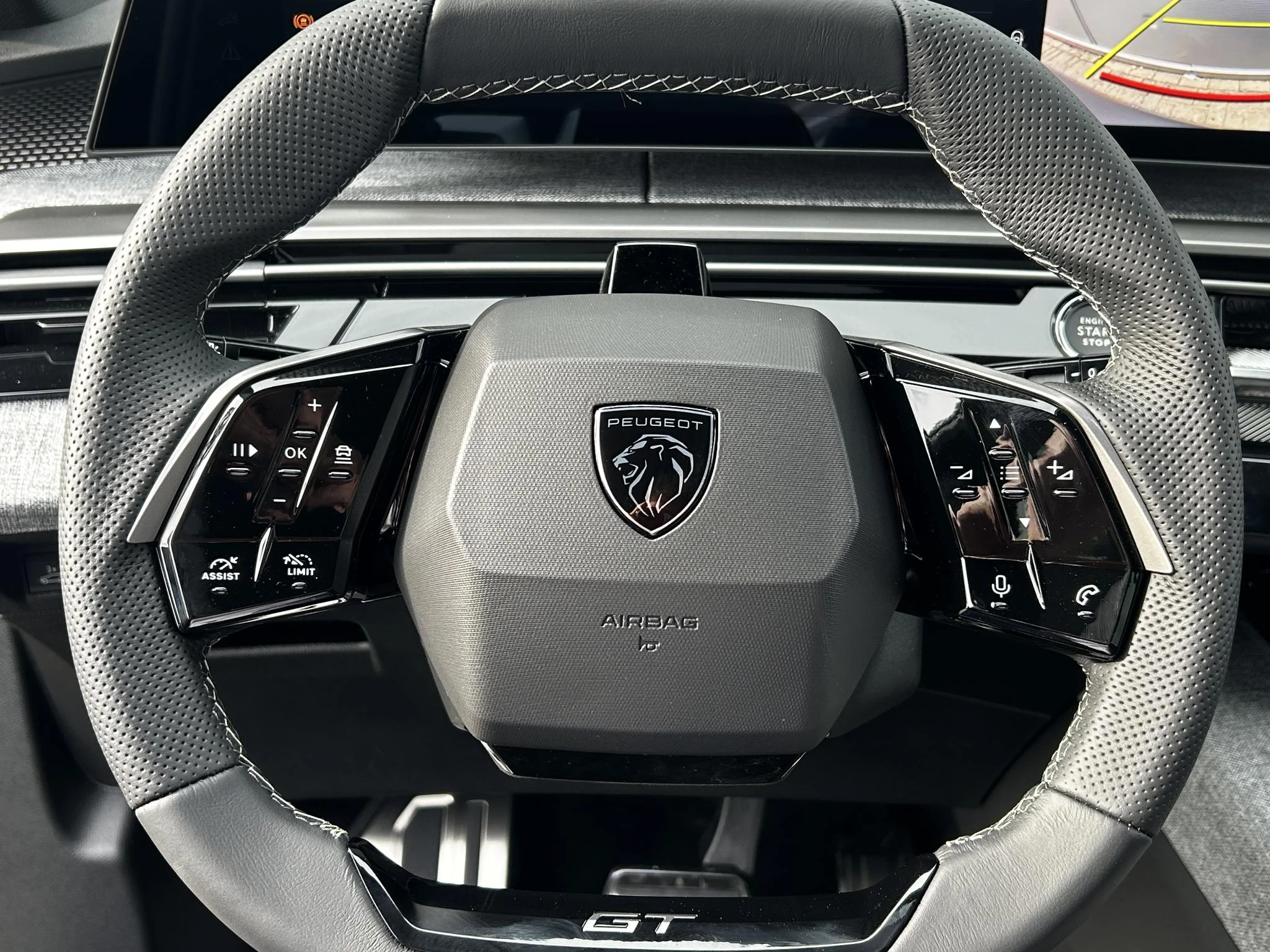Peugeot-e-5008-image-11
